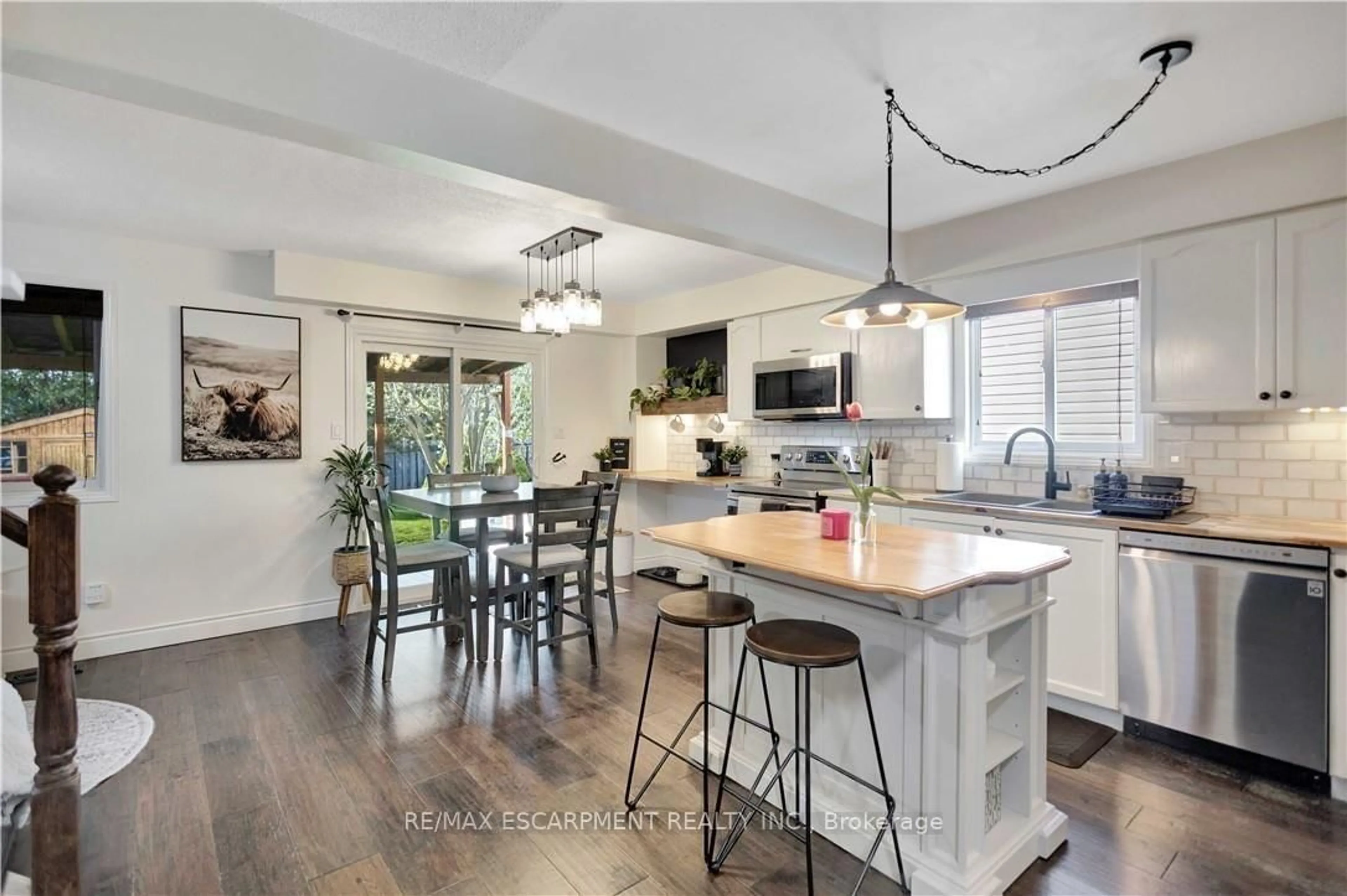 Open concept kitchen, ceramic/tile floor for 26 Scottacres Blvd, Haldimand Ontario N3W 2K2