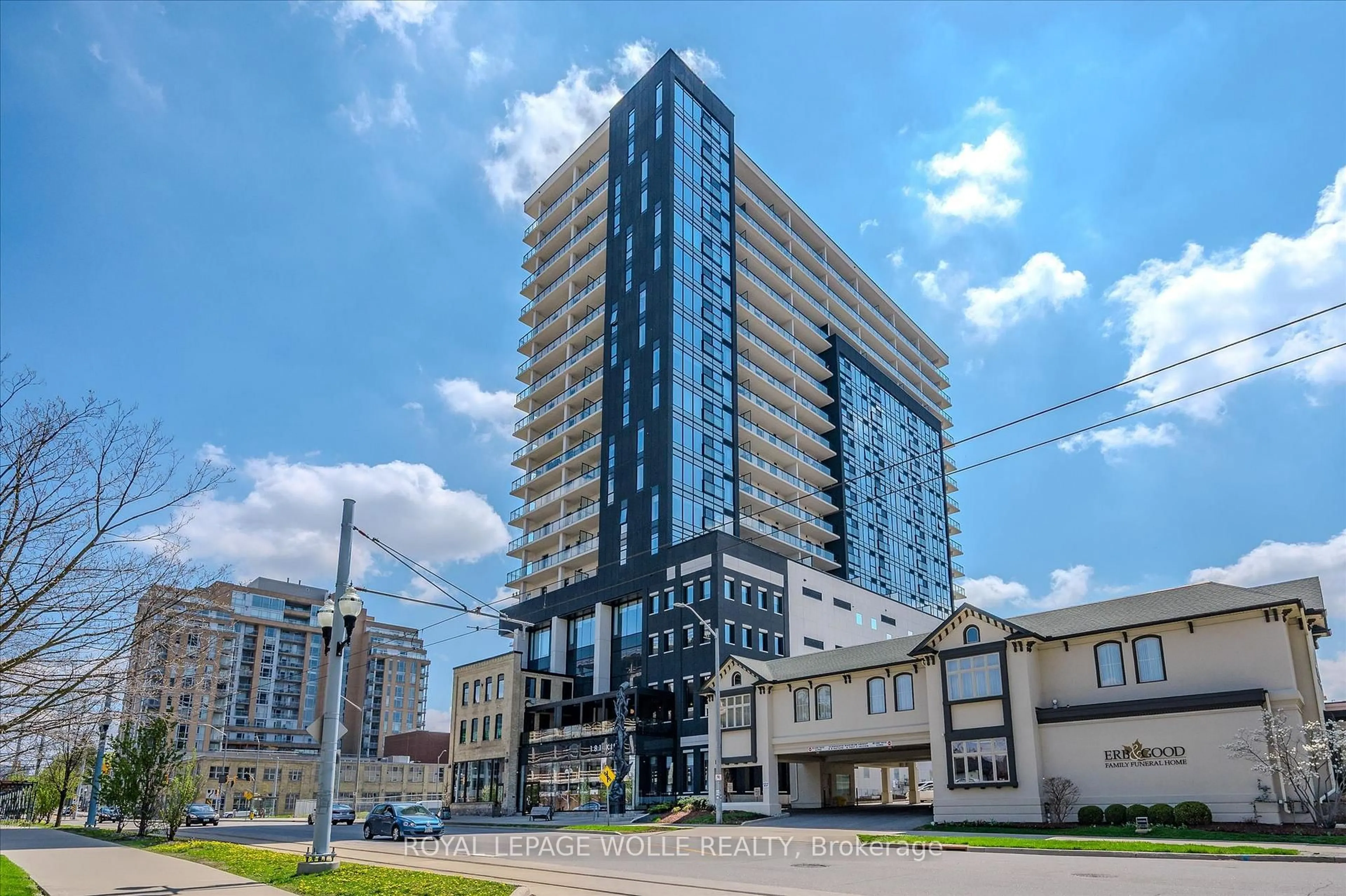 Indoor foyer for 181 King St #1607, Waterloo Ontario N2J 0E7