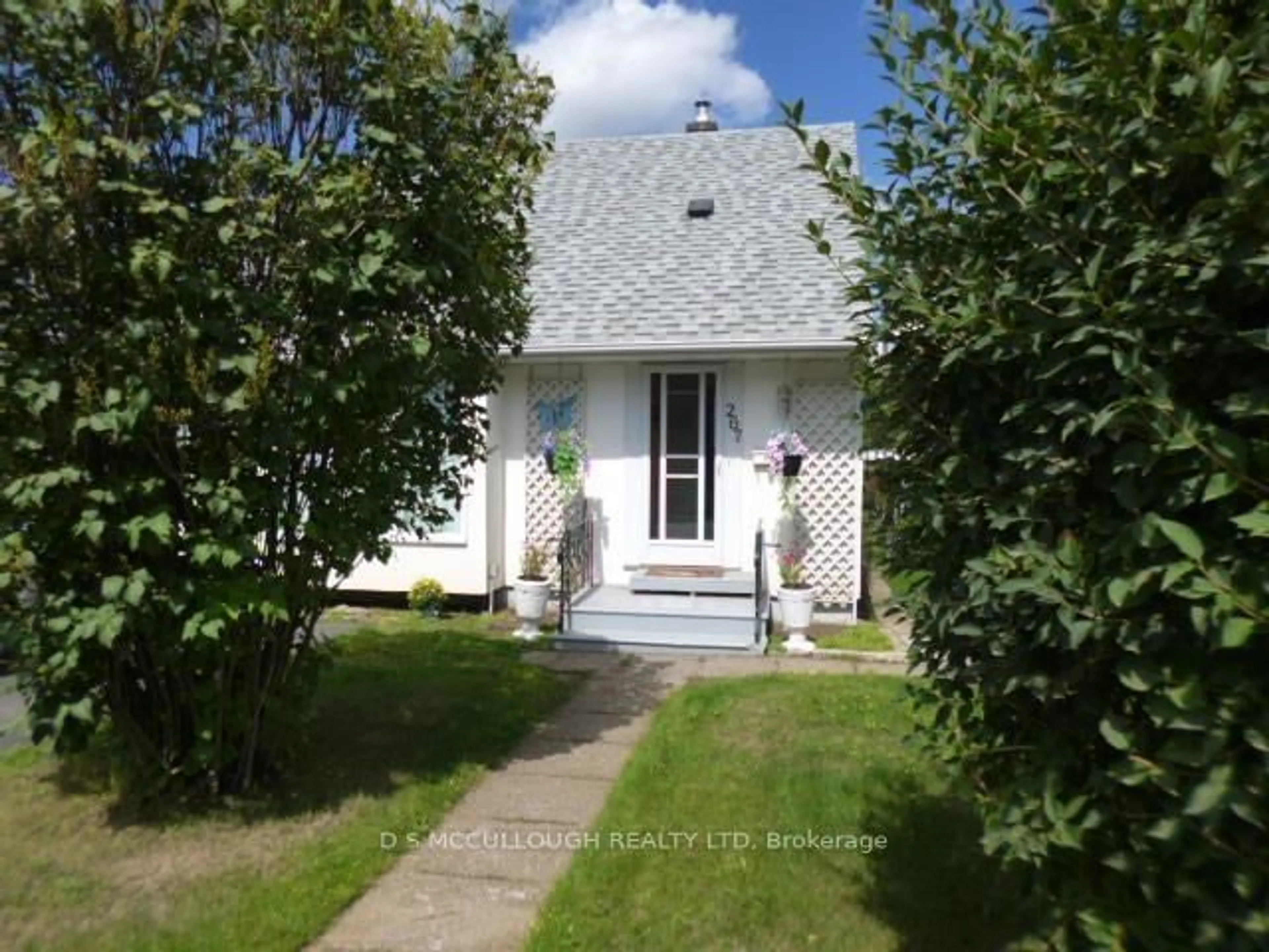 A pic from outside/outdoor area/front of a property/back of a property/a pic from drone, street for 267 Frederica St, Thunder Bay Ontario P7E 3W1
