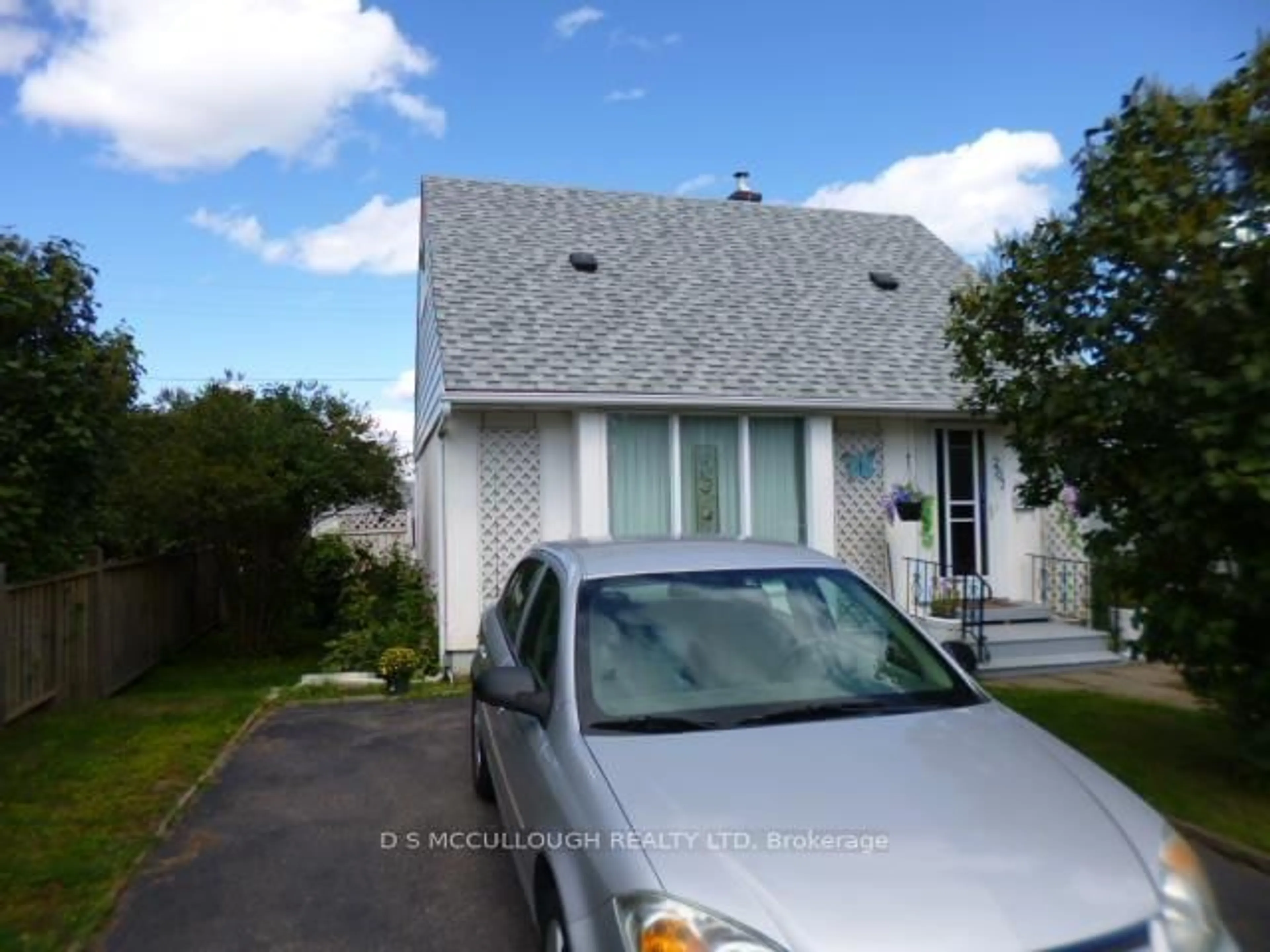 Home with vinyl exterior material, street for 267 Frederica St, Thunder Bay Ontario P7E 3W1