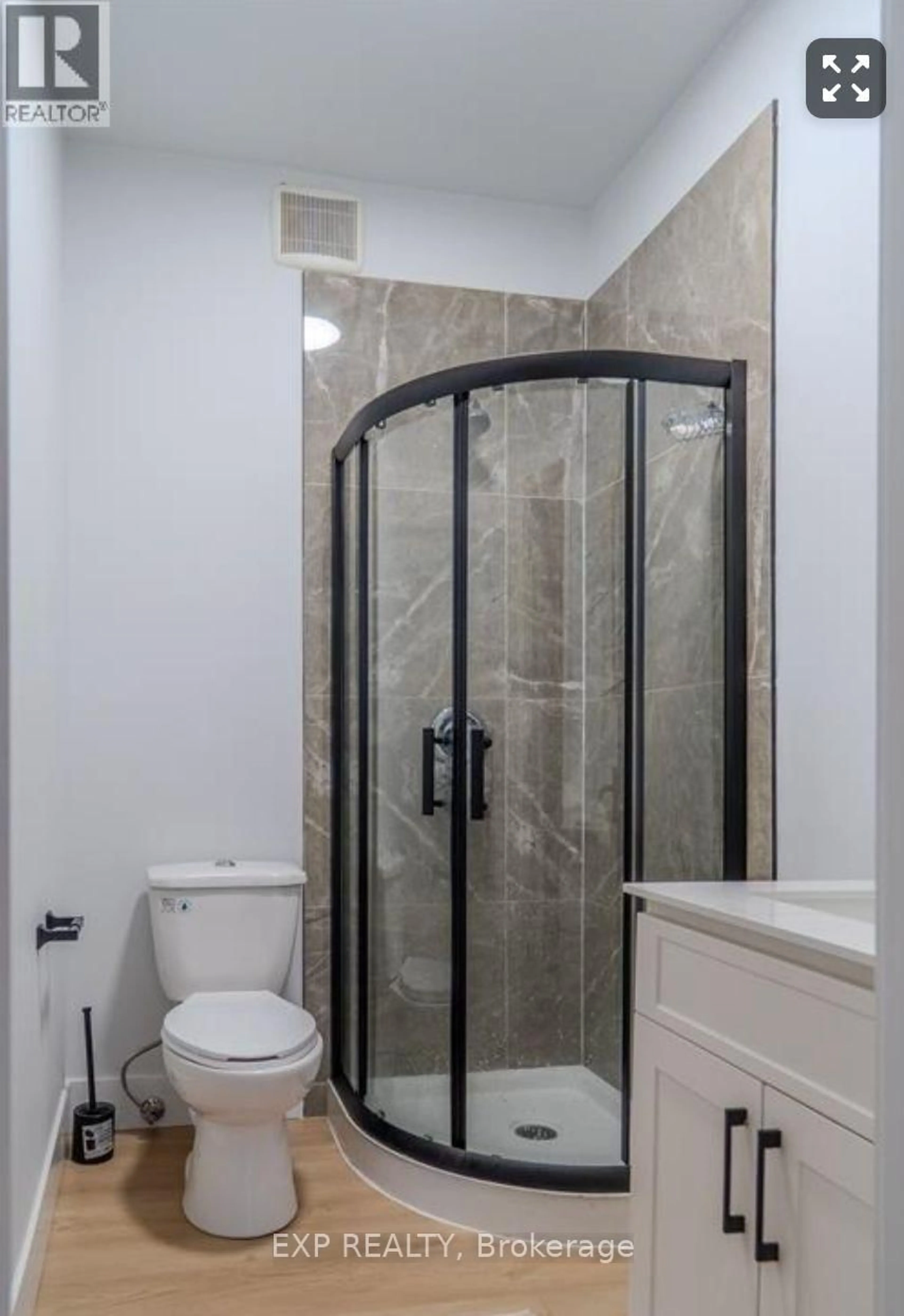 Standard bathroom, ceramic/tile floor for 523 Caron Ave, Windsor Ontario N9A 5B5