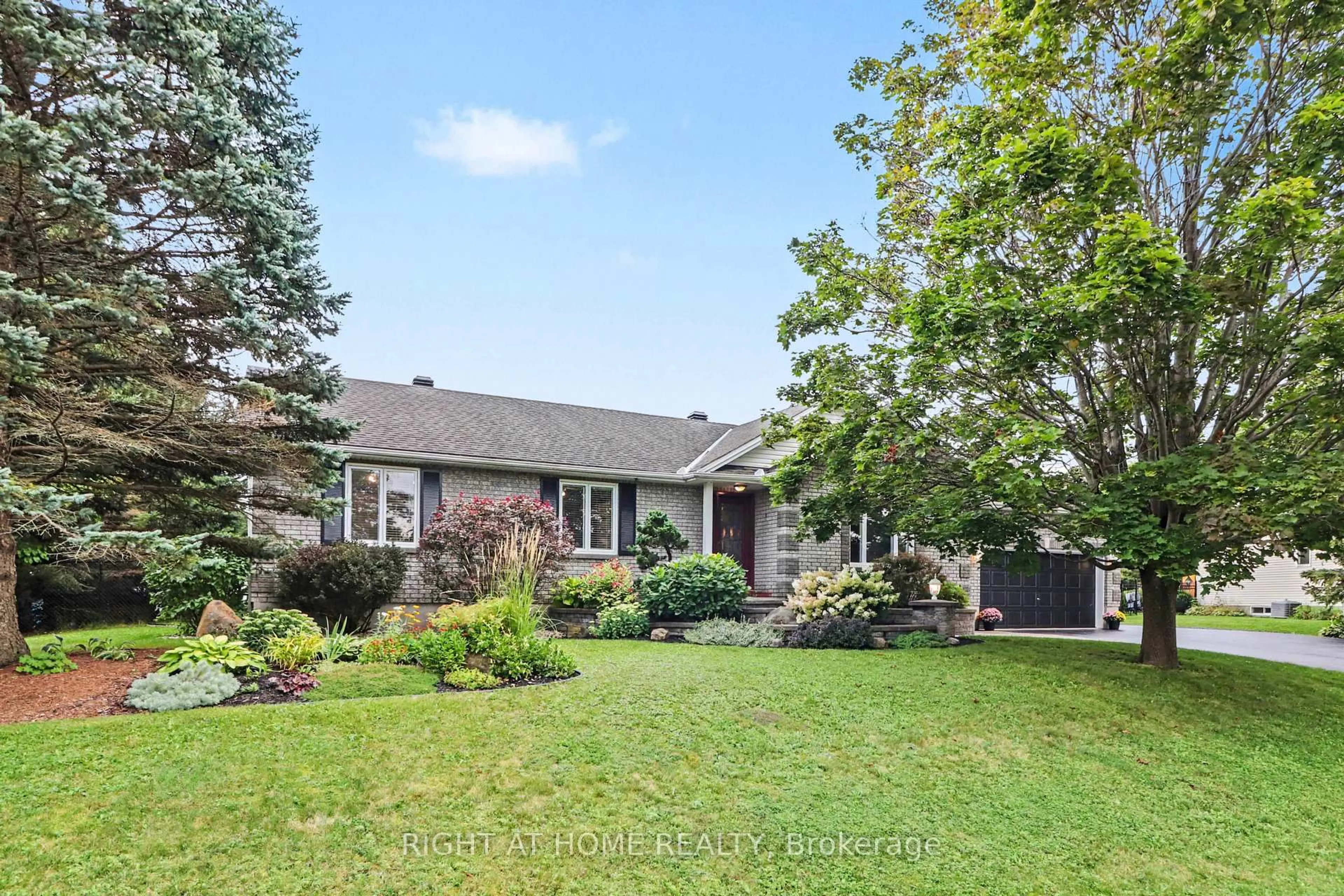 Unknown for 1250 Loeper St, Orleans Ontario K4B 1P2