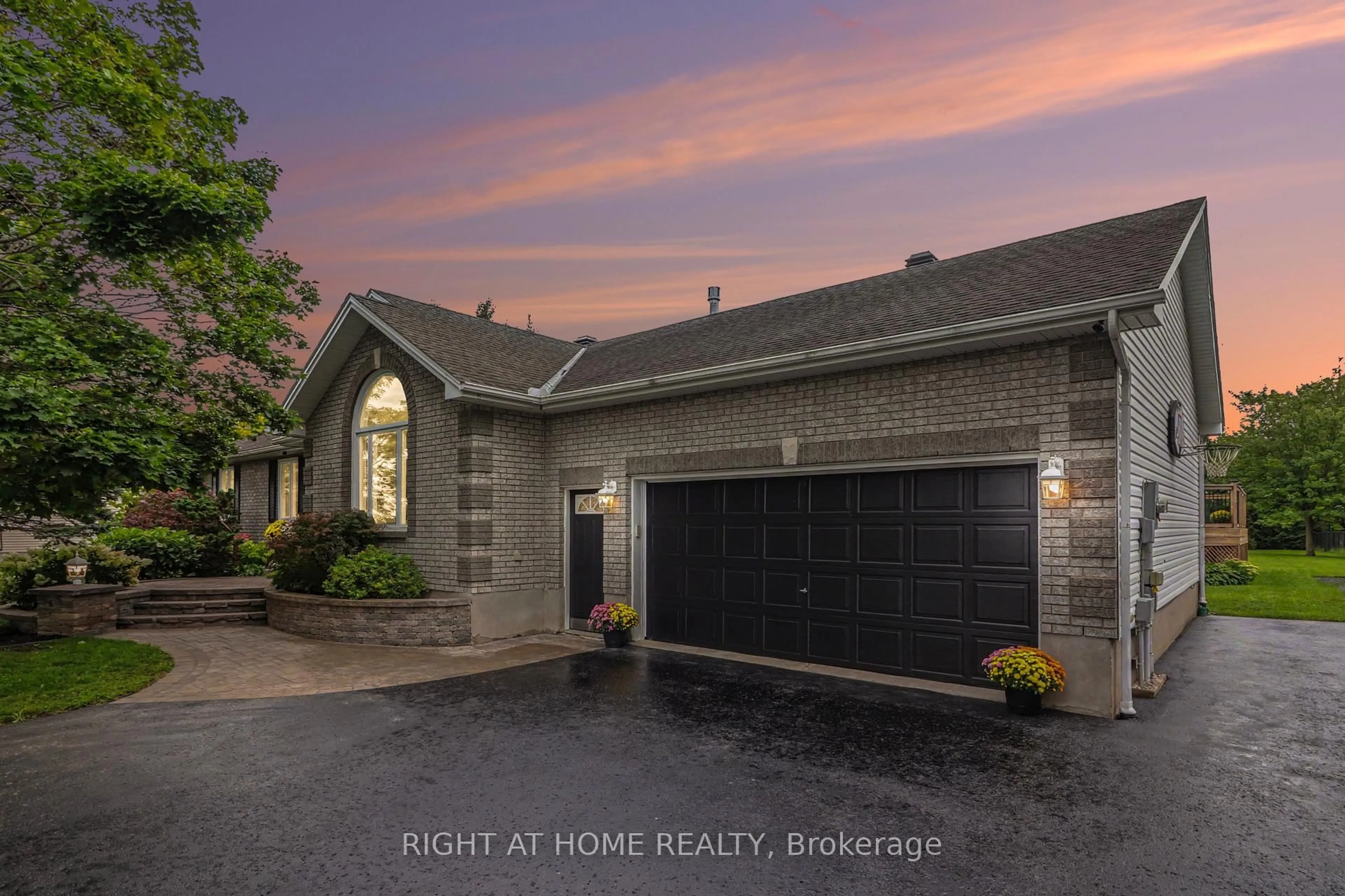 Unknown for 1250 Loeper St, Orleans Ontario K4B 1P2