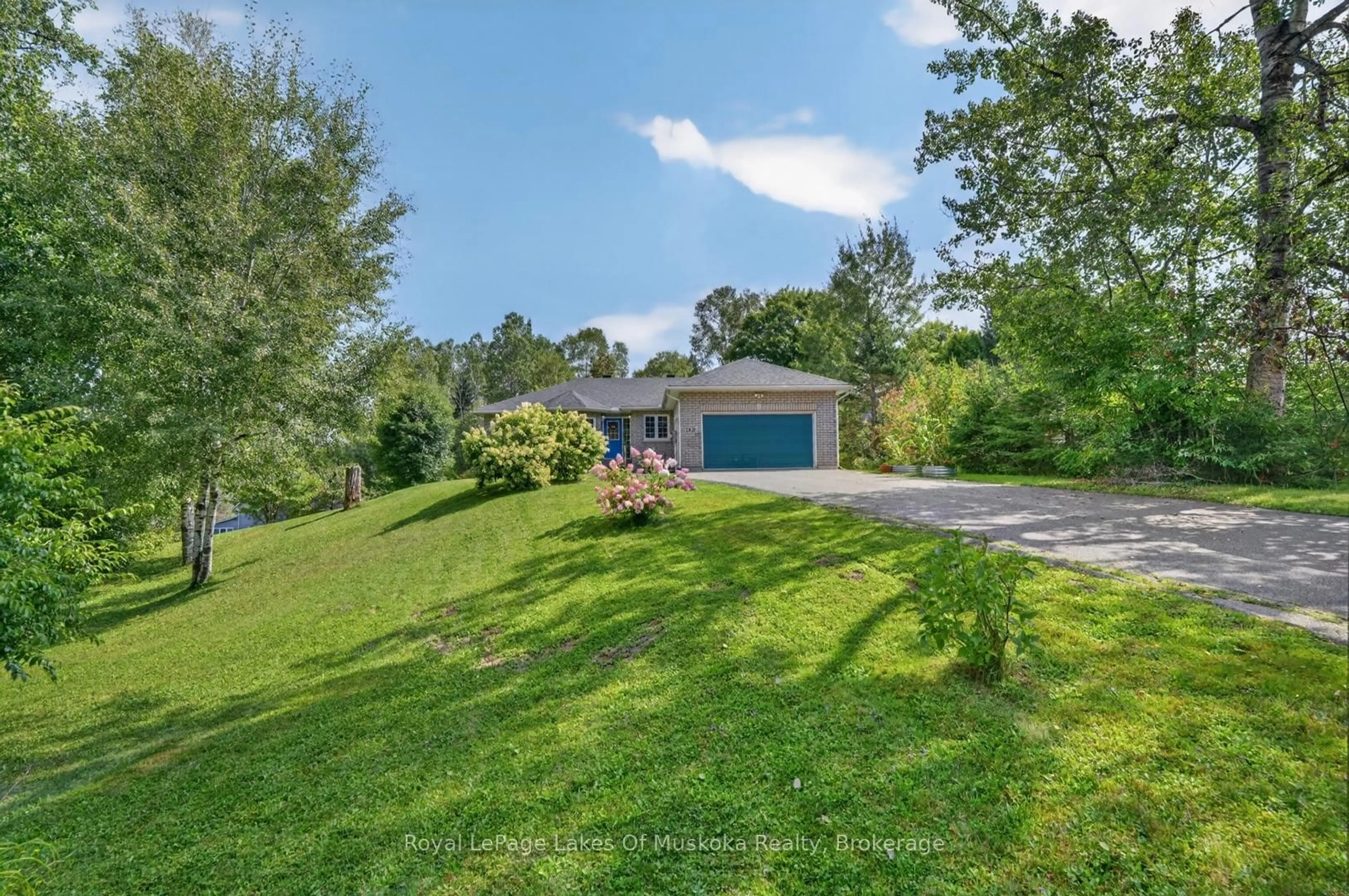A pic from outside/outdoor area/front of a property/back of a property/a pic from drone, water/lake/river/ocean view for 140 Simpson St, Burk's Falls Ontario P0A 1C0