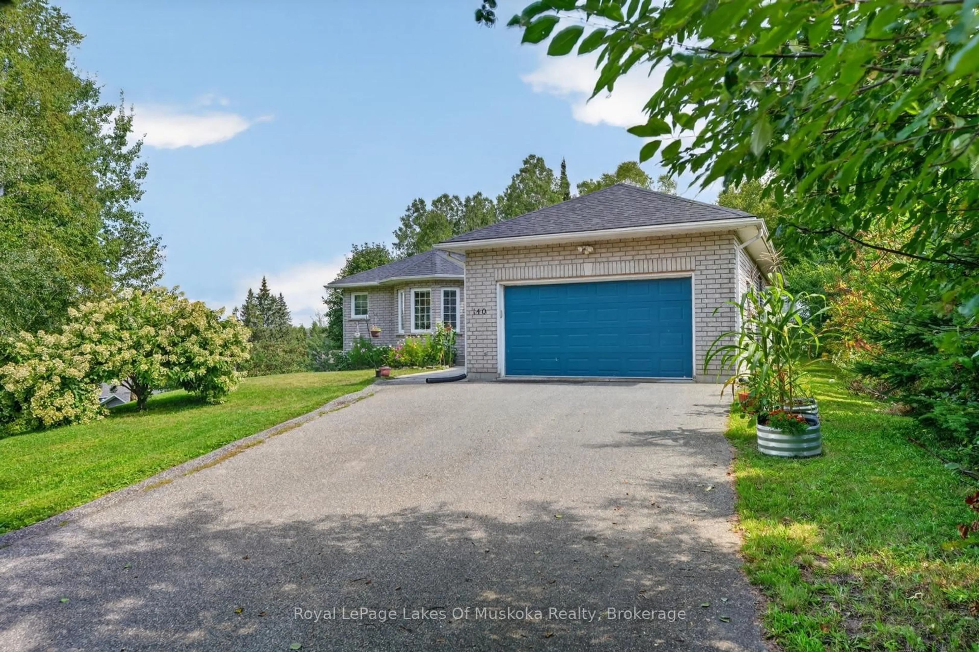 A pic from outside/outdoor area/front of a property/back of a property/a pic from drone, street for 140 Simpson St, Burk's Falls Ontario P0A 1C0