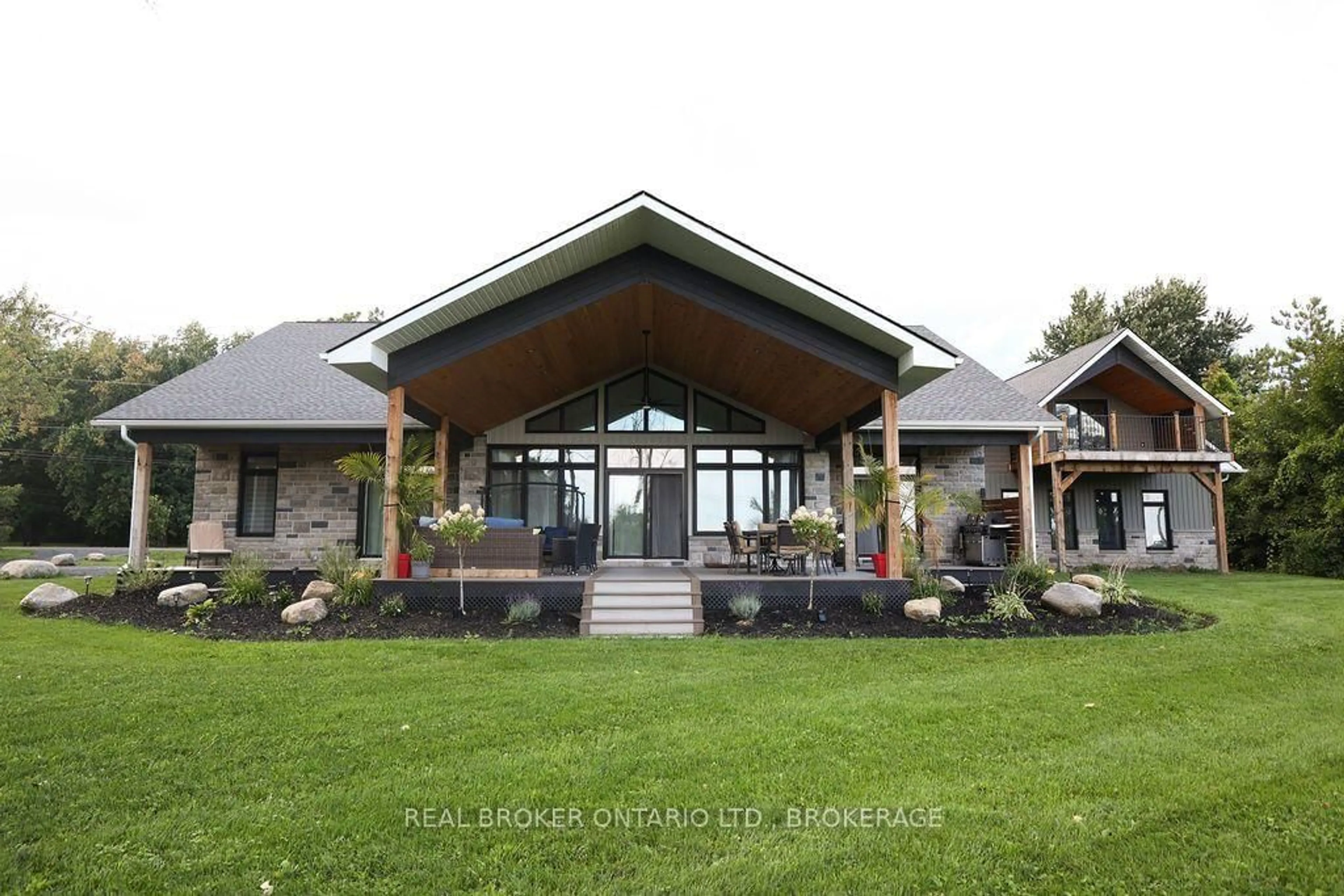 Patio, mountain view for 15616 Manning Rd, South Stormont Ontario K0C 1M0