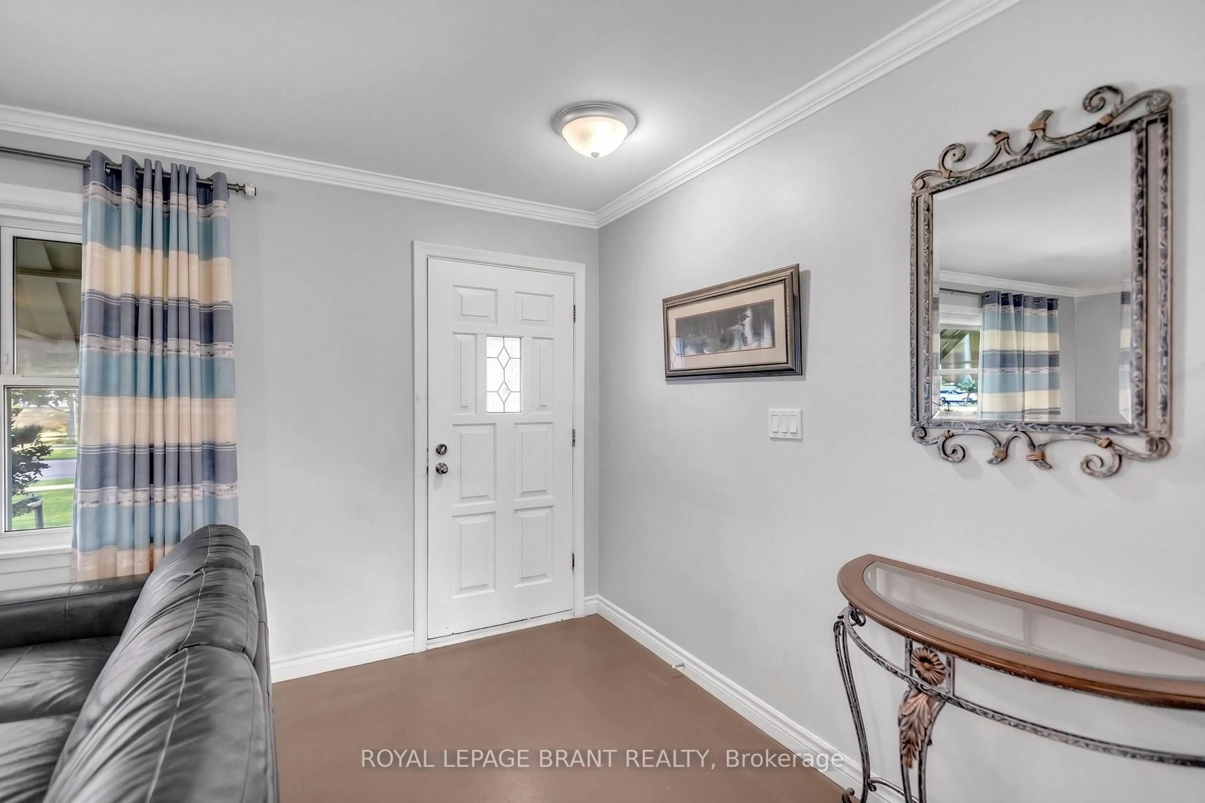 Indoor entryway for 7 Willowdale St, Brant Ontario N3T 5L7