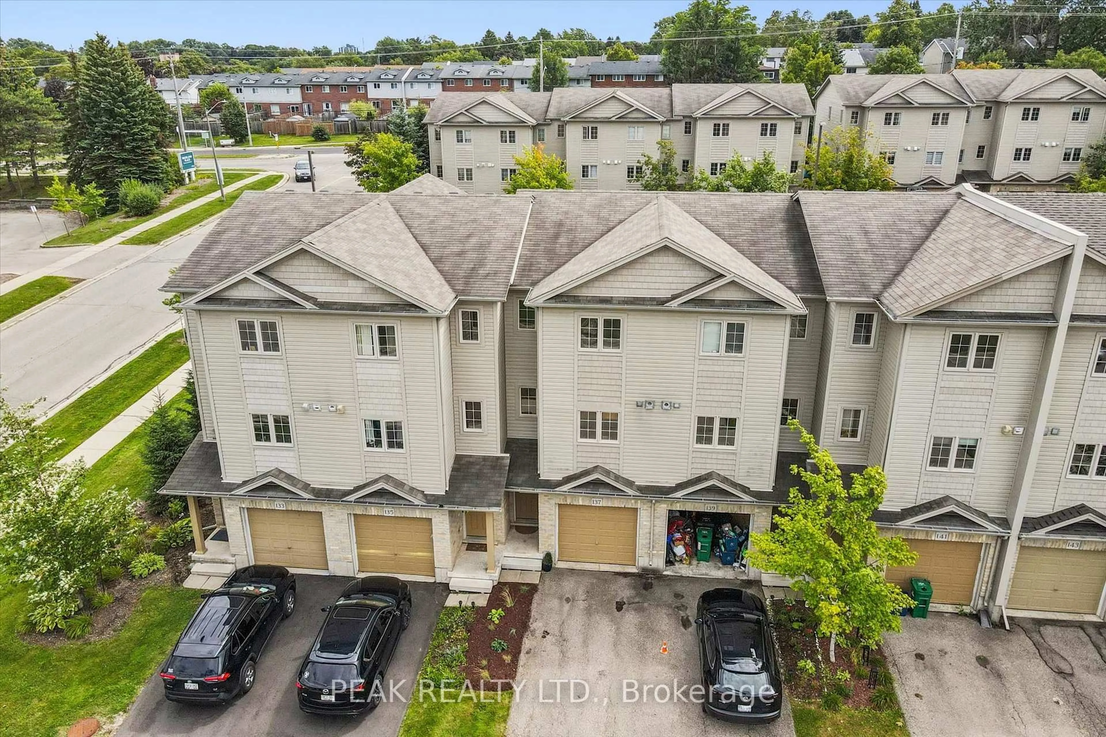 A pic from outside/outdoor area/front of a property/back of a property/a pic from drone, unknown for 137 Highland Cres, Kitchener Ontario N2M 0A1