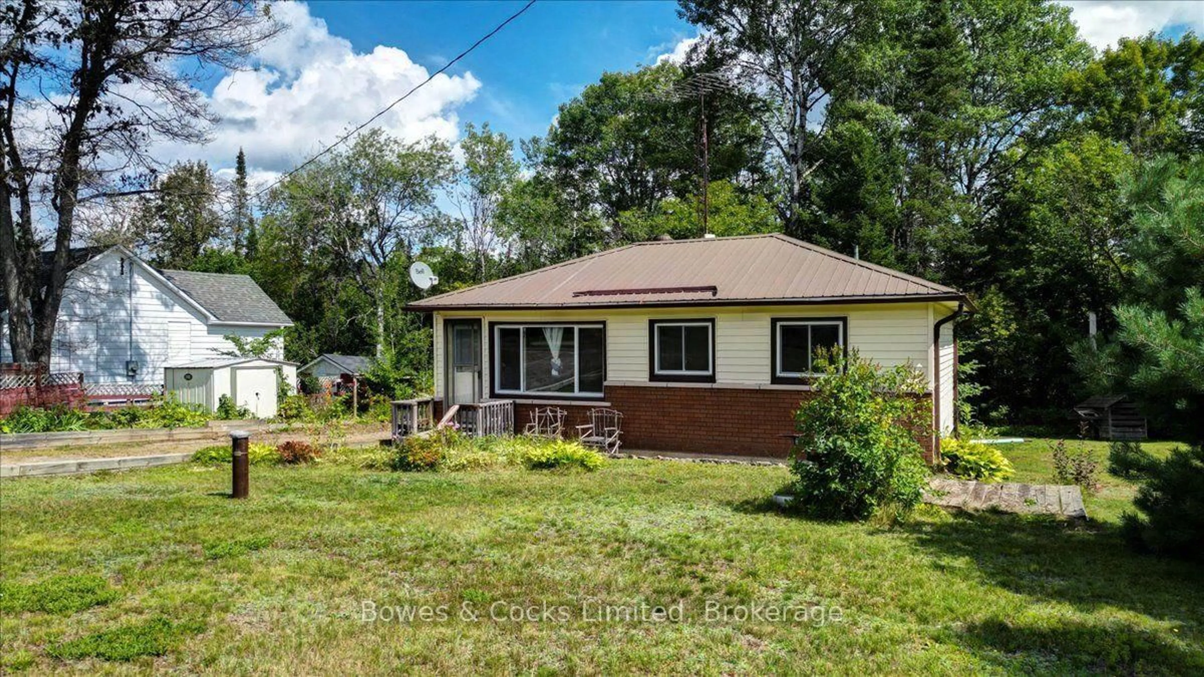 Home with vinyl exterior material, unknown for 2146 Loop Rd, Highlands East Ontario K0L 2Y0