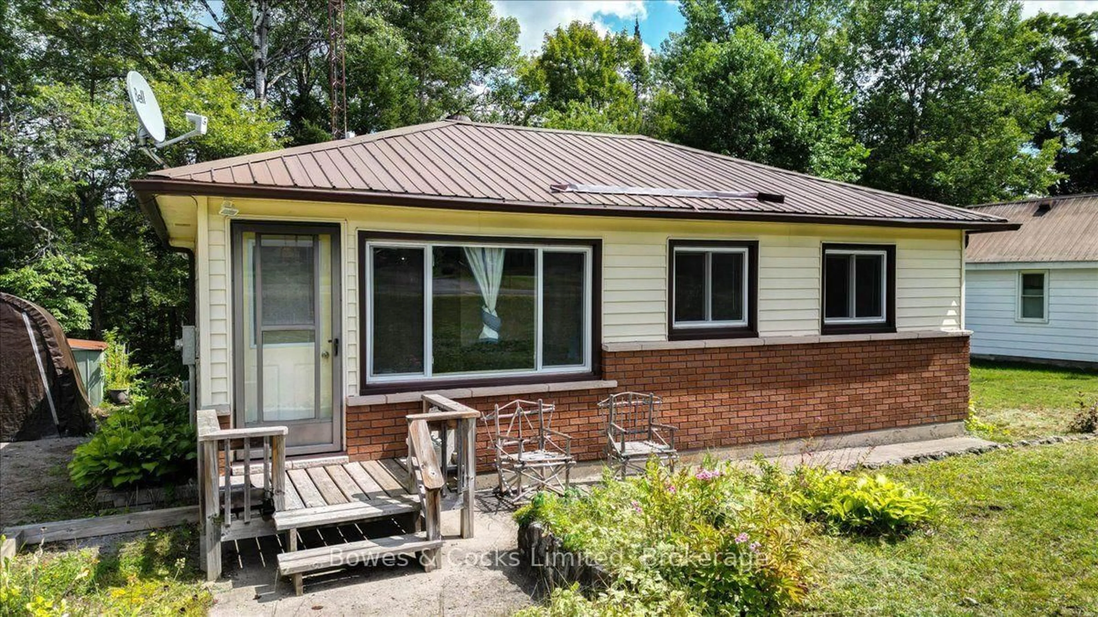 Home with vinyl exterior material, unknown for 2146 Loop Rd, Highlands East Ontario K0L 2Y0