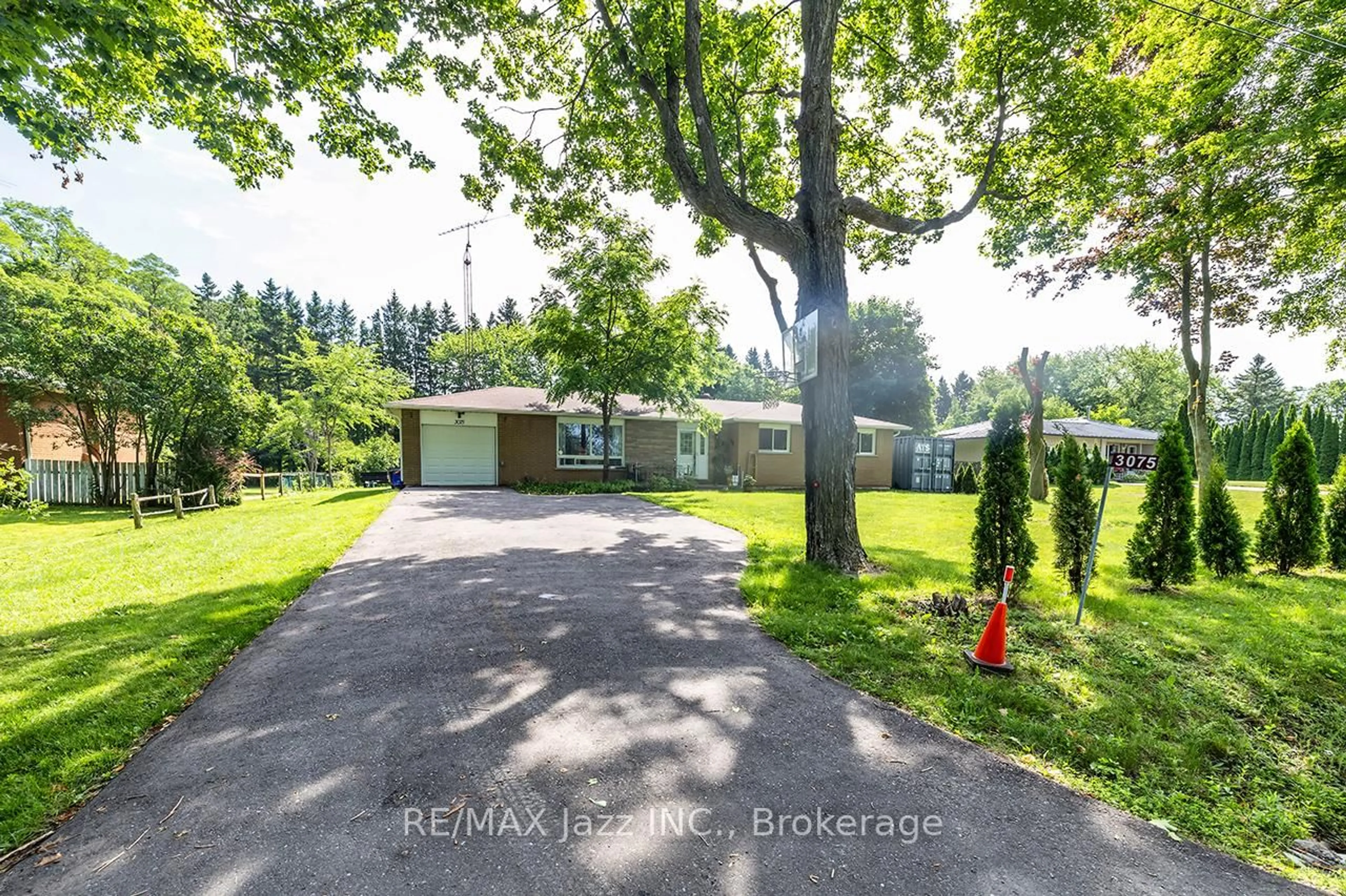 A pic from outside/outdoor area/front of a property/back of a property/a pic from drone, street for 3075 Zion Rd, Port Hope Ontario L1A 3V7