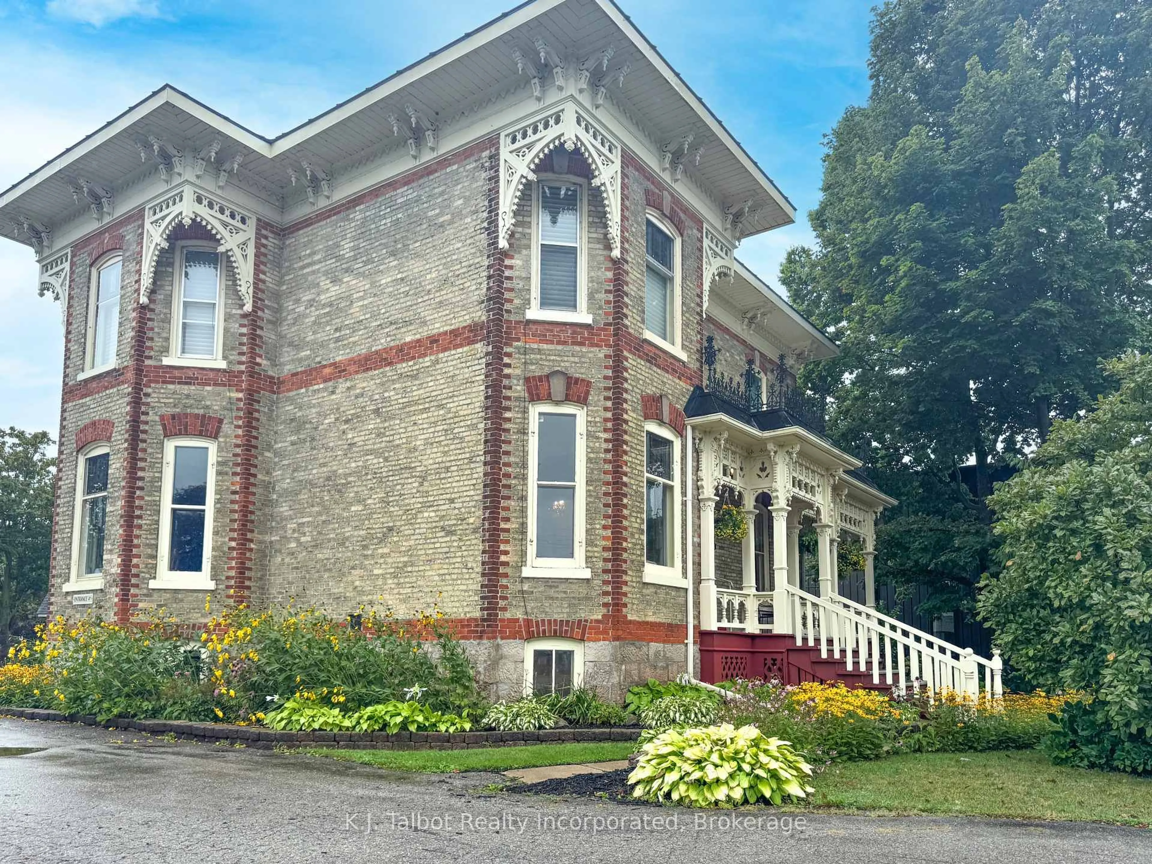 Home with brick exterior material, building for 80 Hamilton St, Goderich Ontario N7A 1P9