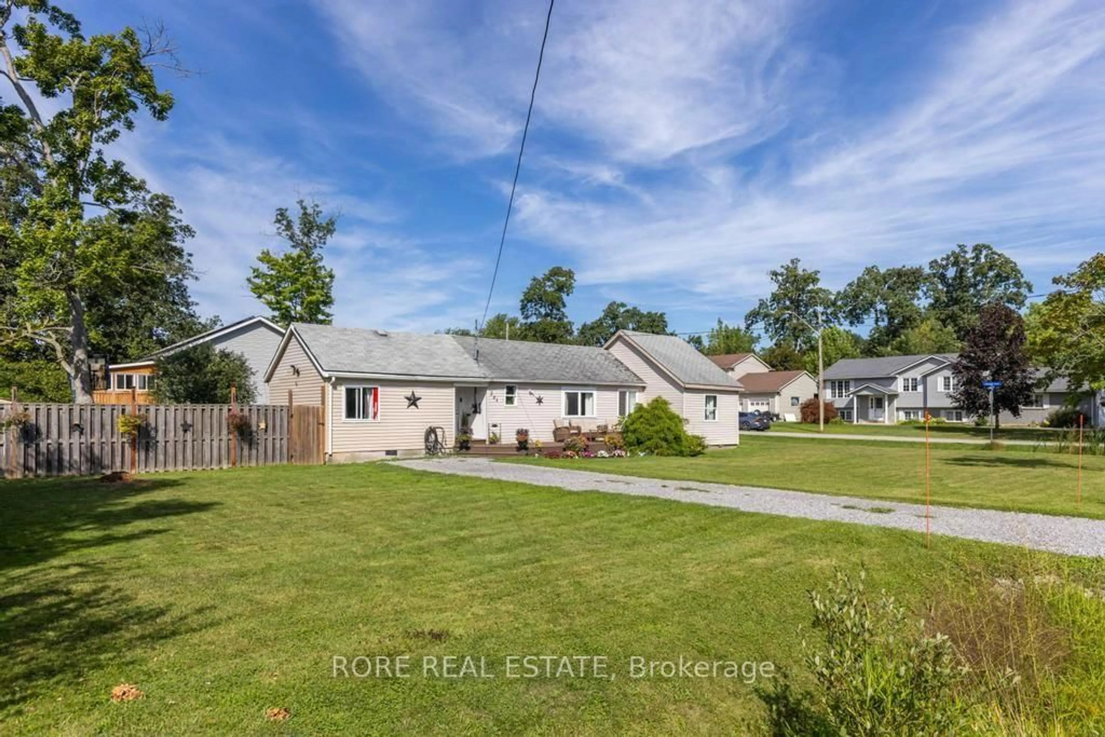 A pic from outside/outdoor area/front of a property/back of a property/a pic from drone, street for 223 Bernard Ave, Fort Erie Ontario L0S 1N0
