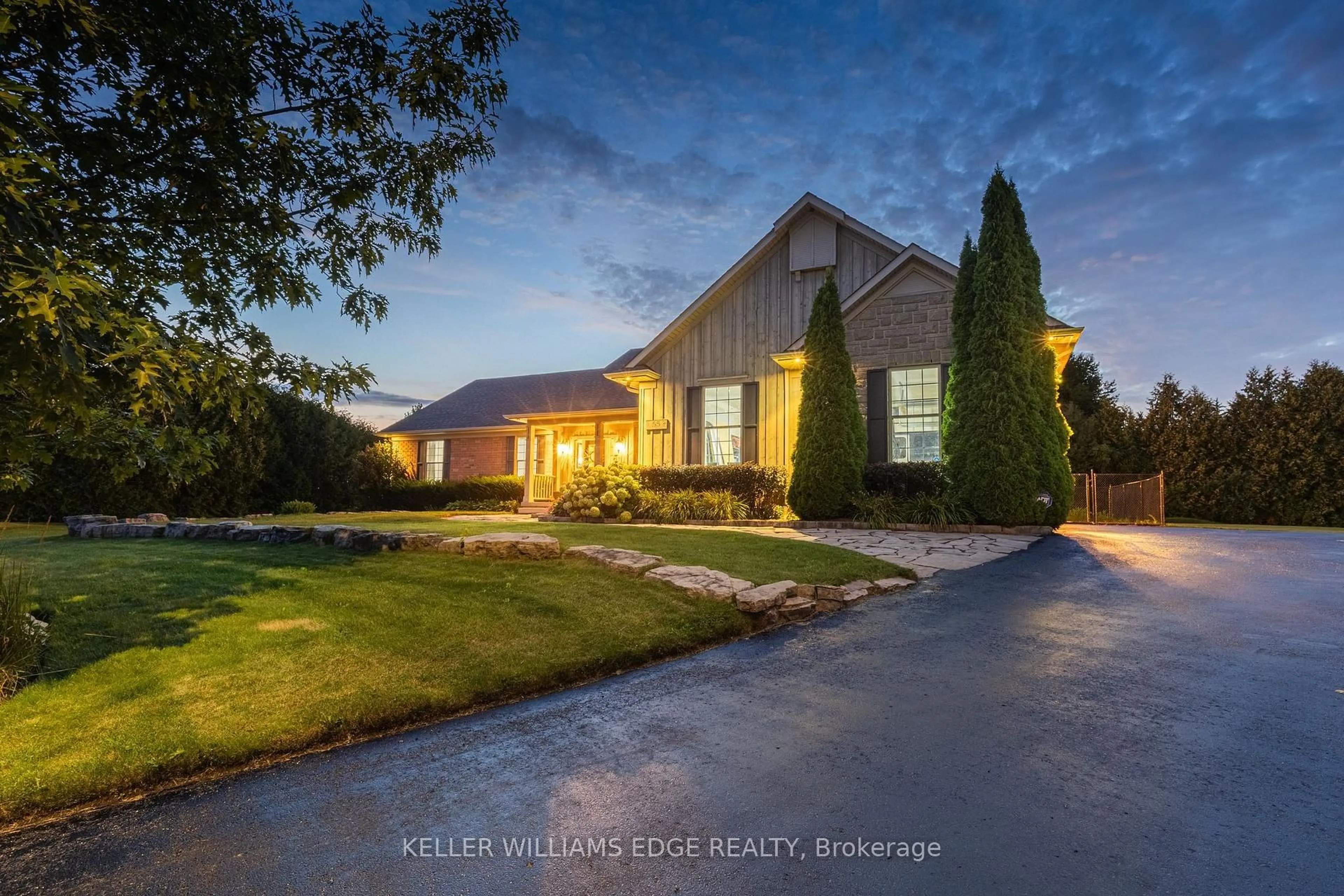 A pic from outside/outdoor area/front of a property/back of a property/a pic from drone, street for 55 Karendale Crt, Hamilton Ontario L8B 0Z6