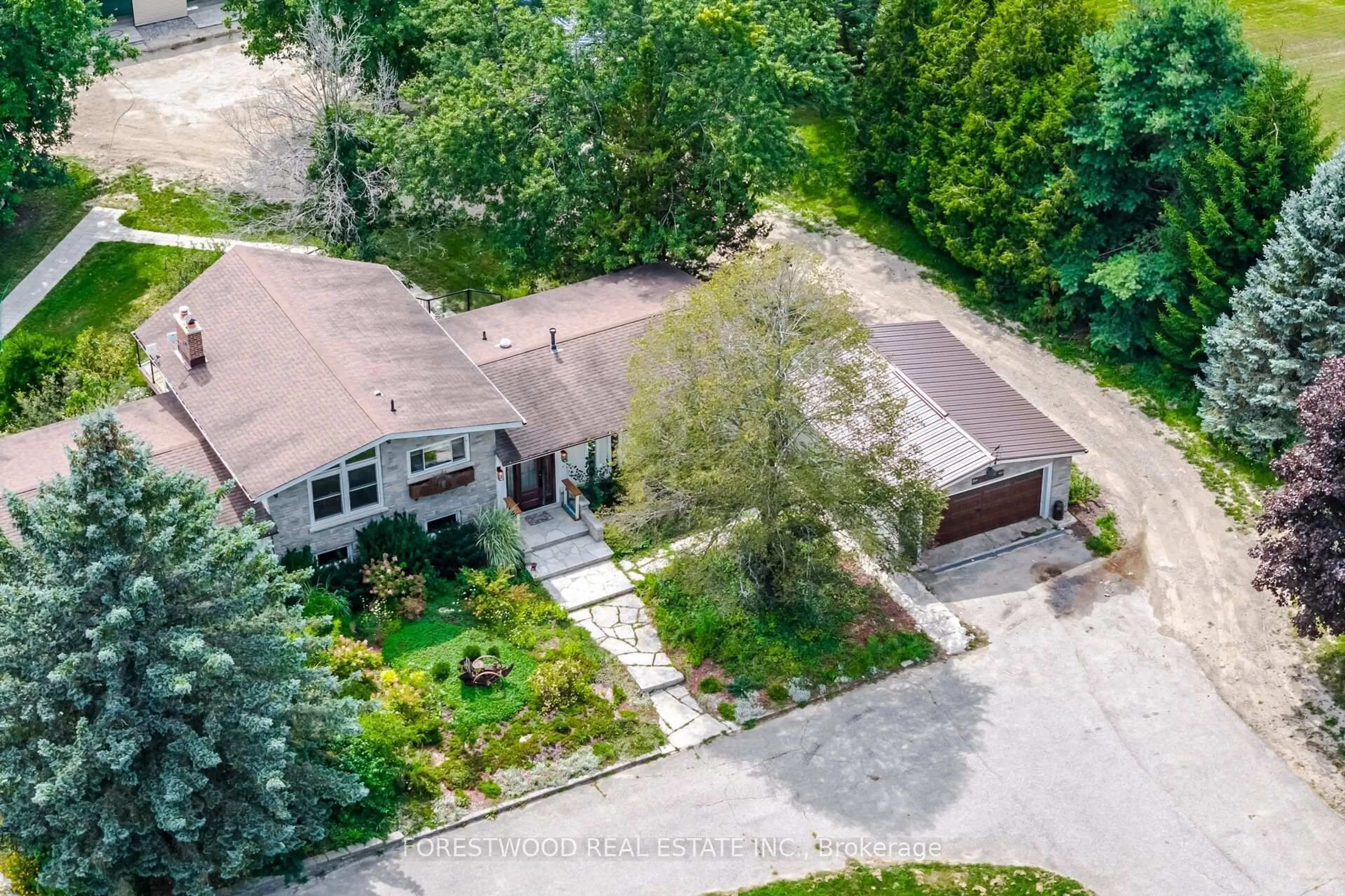 A pic from outside/outdoor area/front of a property/back of a property/a pic from drone, street for 5688 SIXTH LINE, Guelph/Eramosa Ontario N0B 2K0