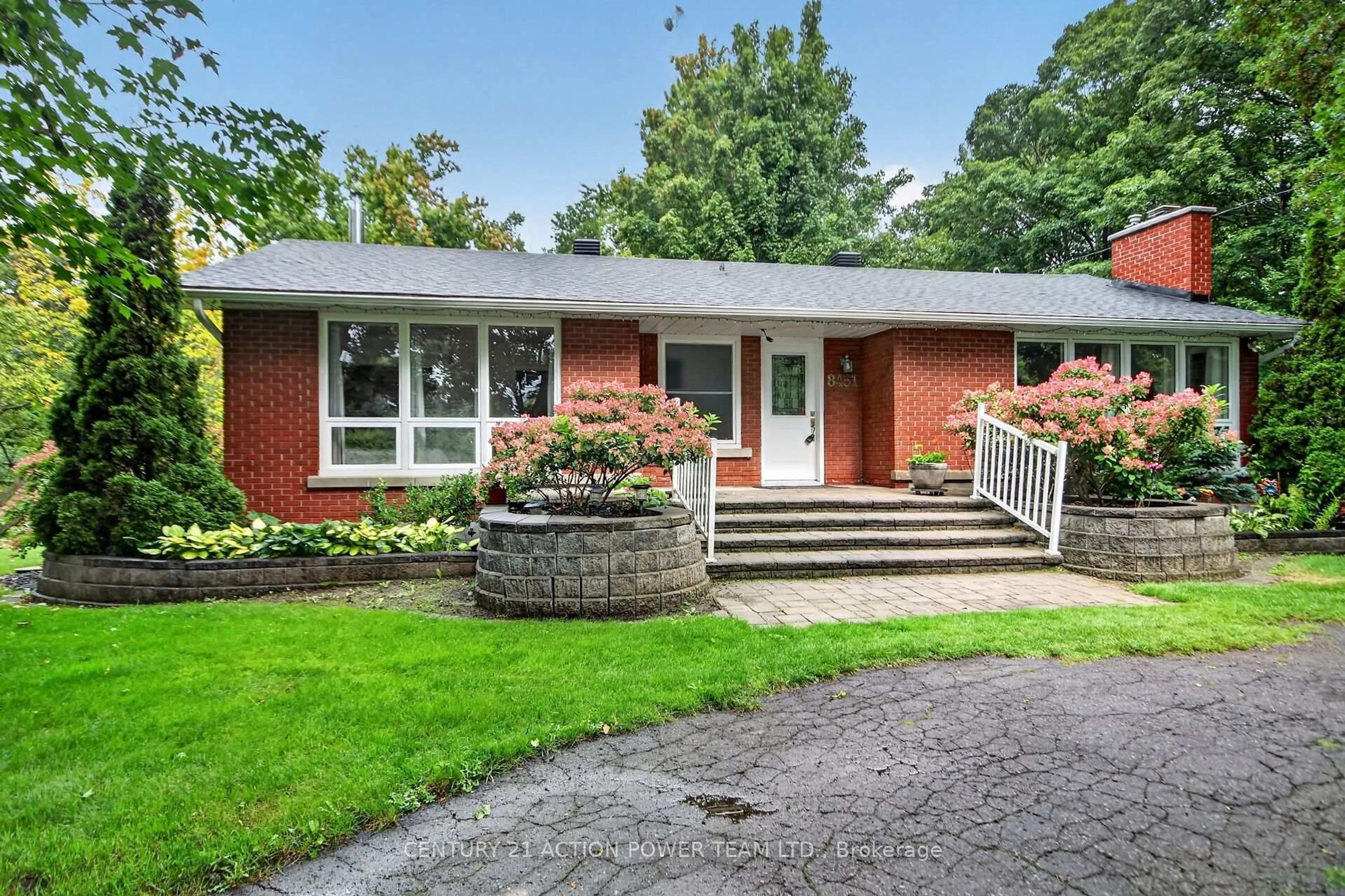 Home with brick exterior material, street for 8431 Victoria St, Metcalfe Ontario K0A 2P0