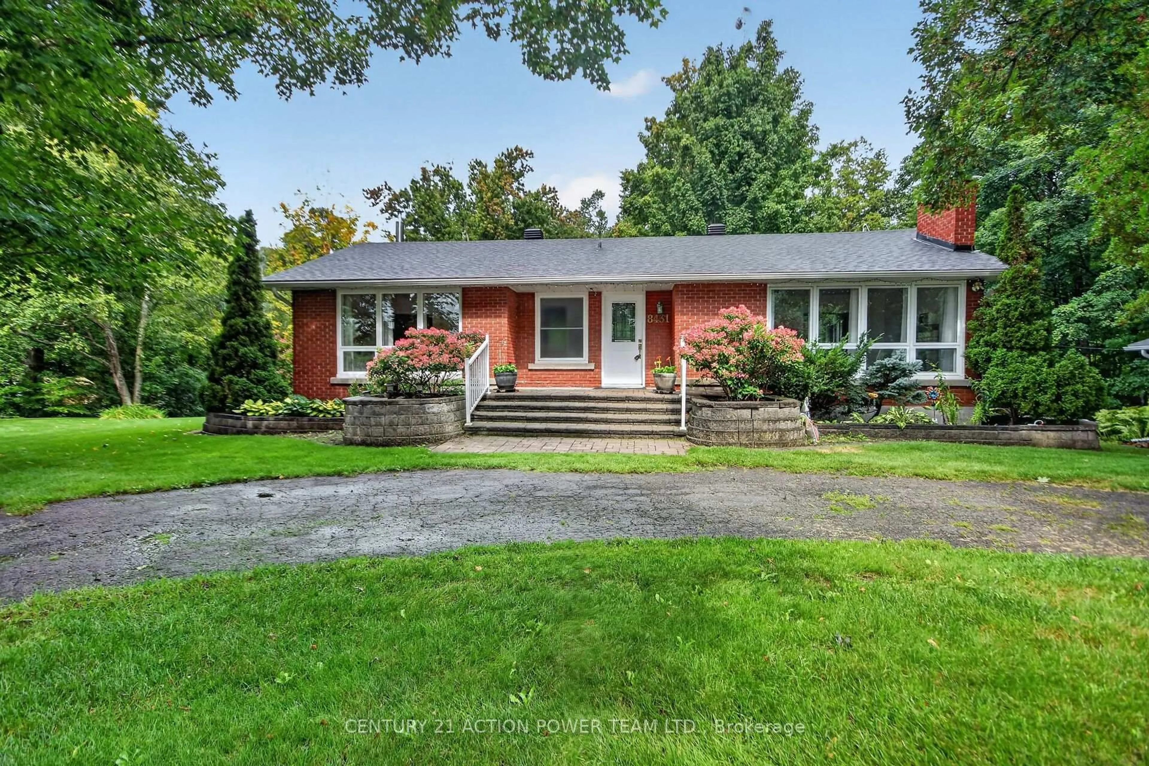 Home with brick exterior material, street for 8431 Victoria St, Metcalfe Ontario K0A 2P0