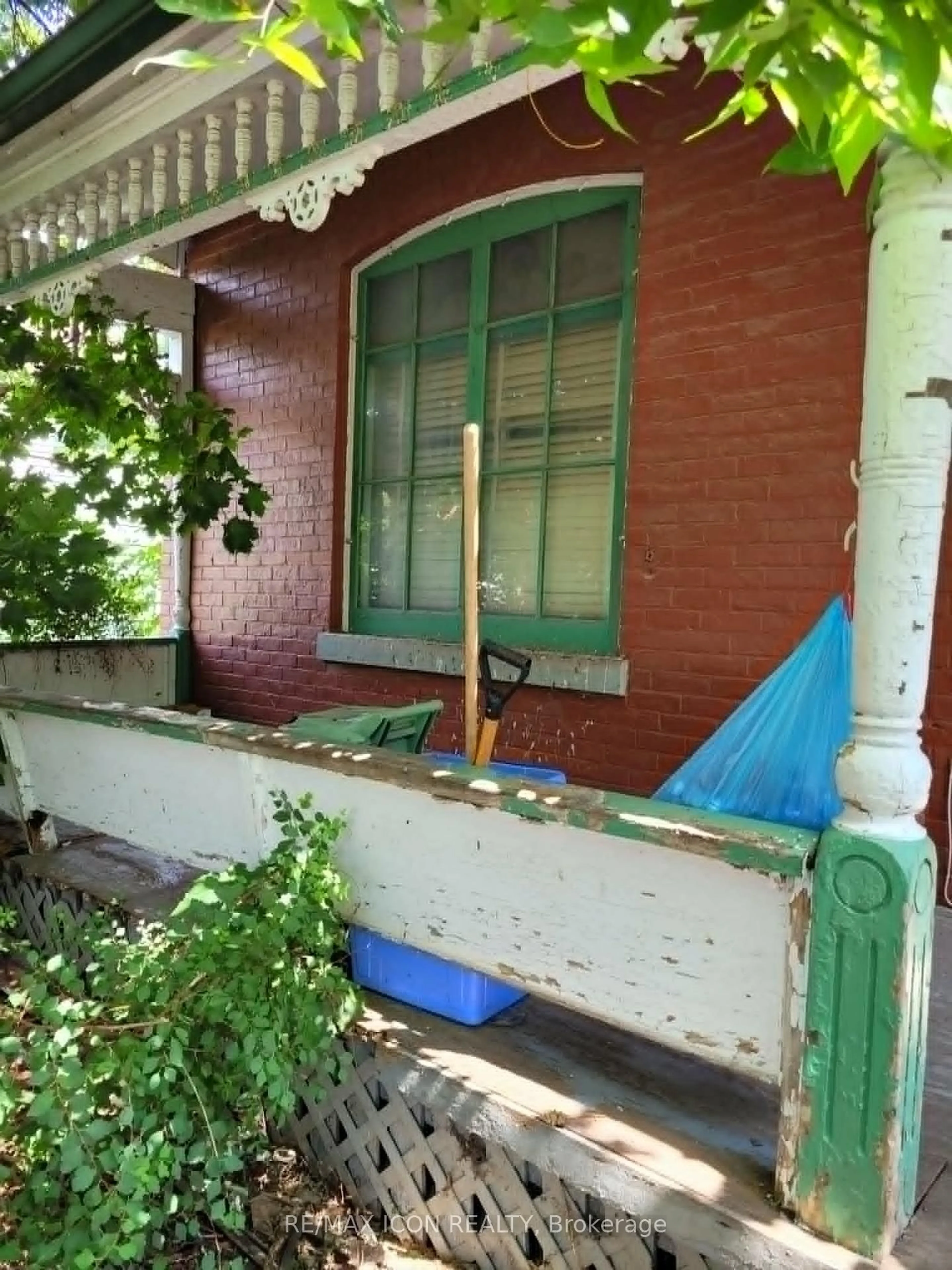 Unknown for 184 William St, London East Ontario N6B 3B7