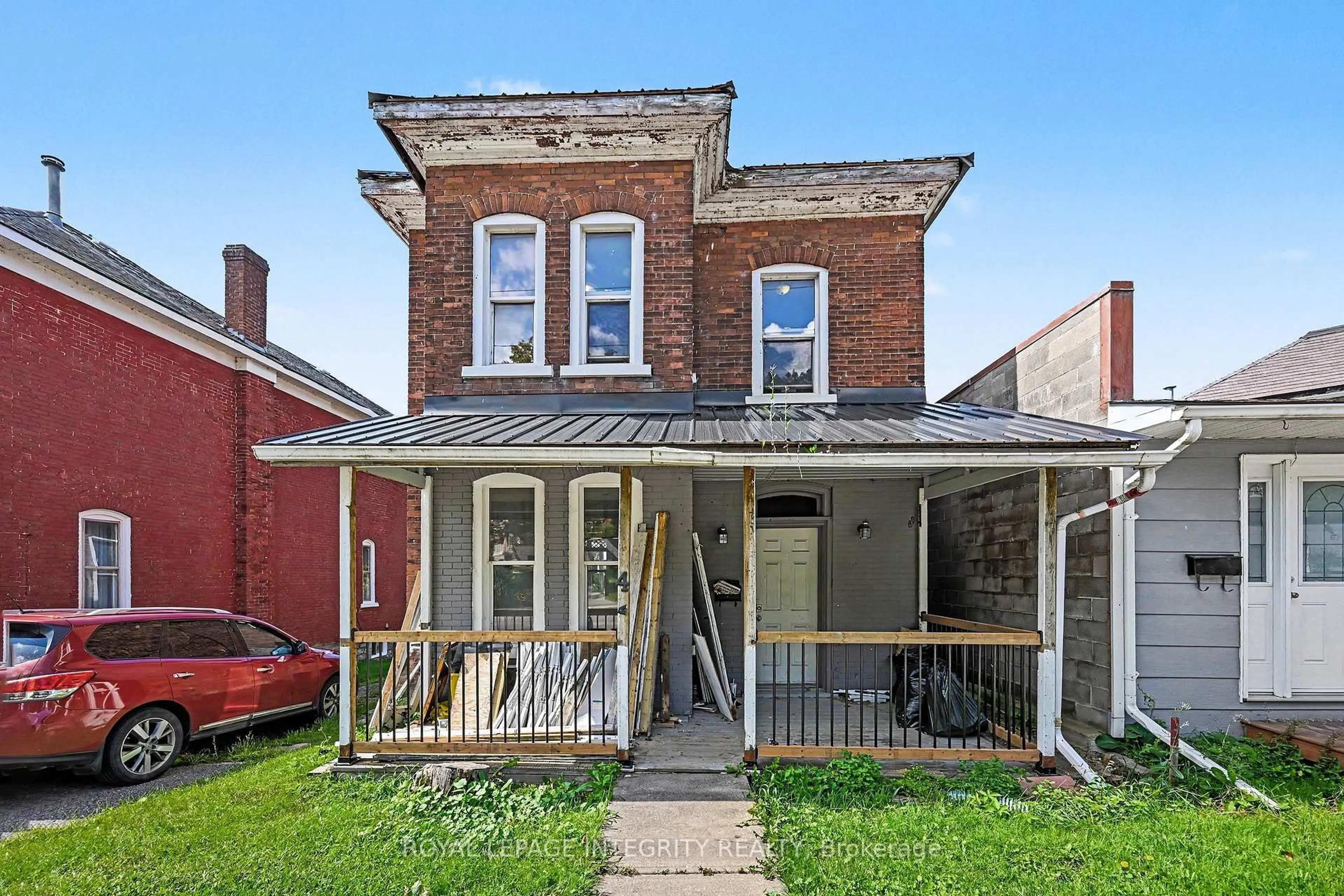Home with brick exterior material, building for 42 Elmsley St, Smiths Falls Ontario K7A 3P6
