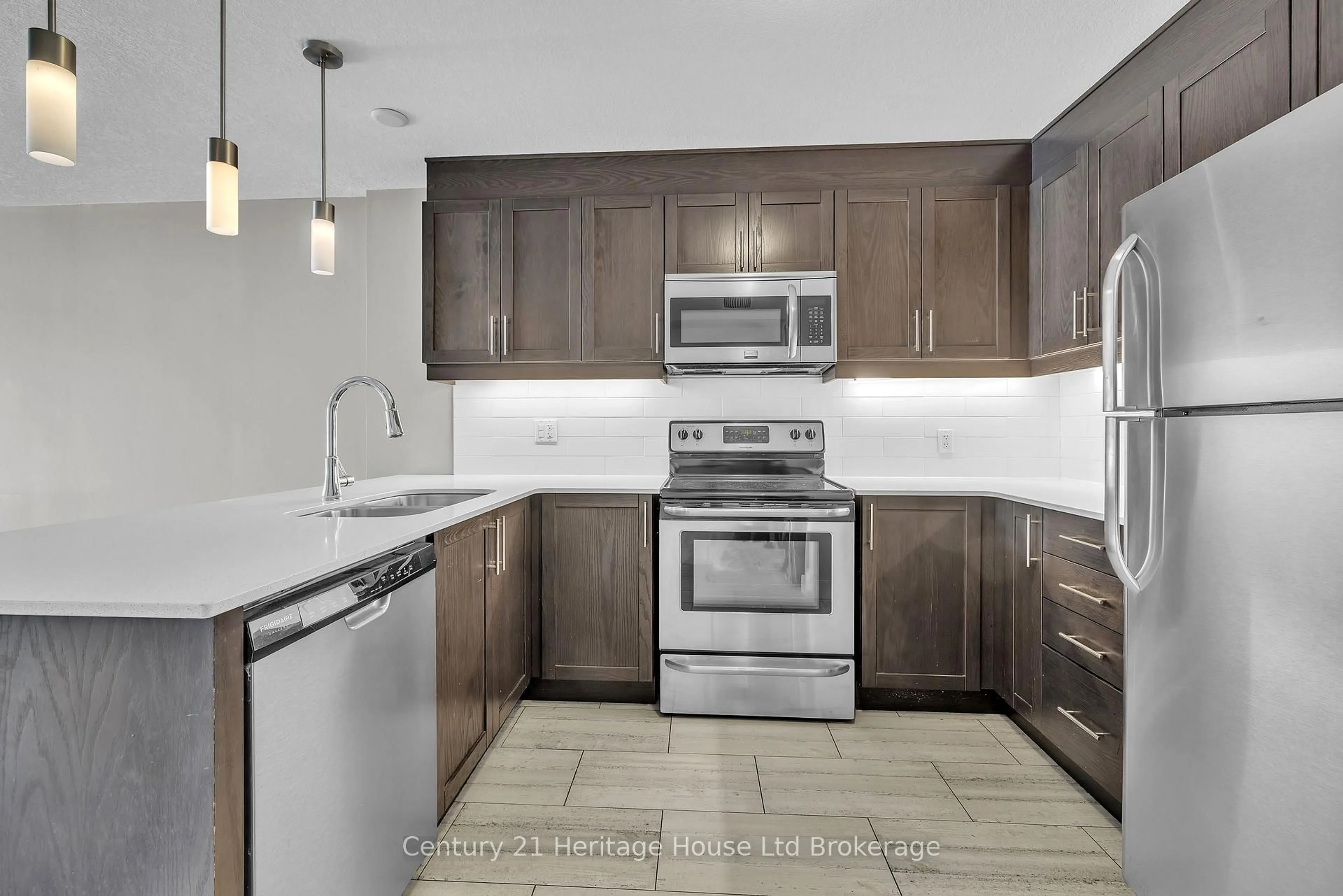 Standard kitchen, ceramic/tile floor for 34 Brock St #201, Woodstock Ontario N4S 3B5