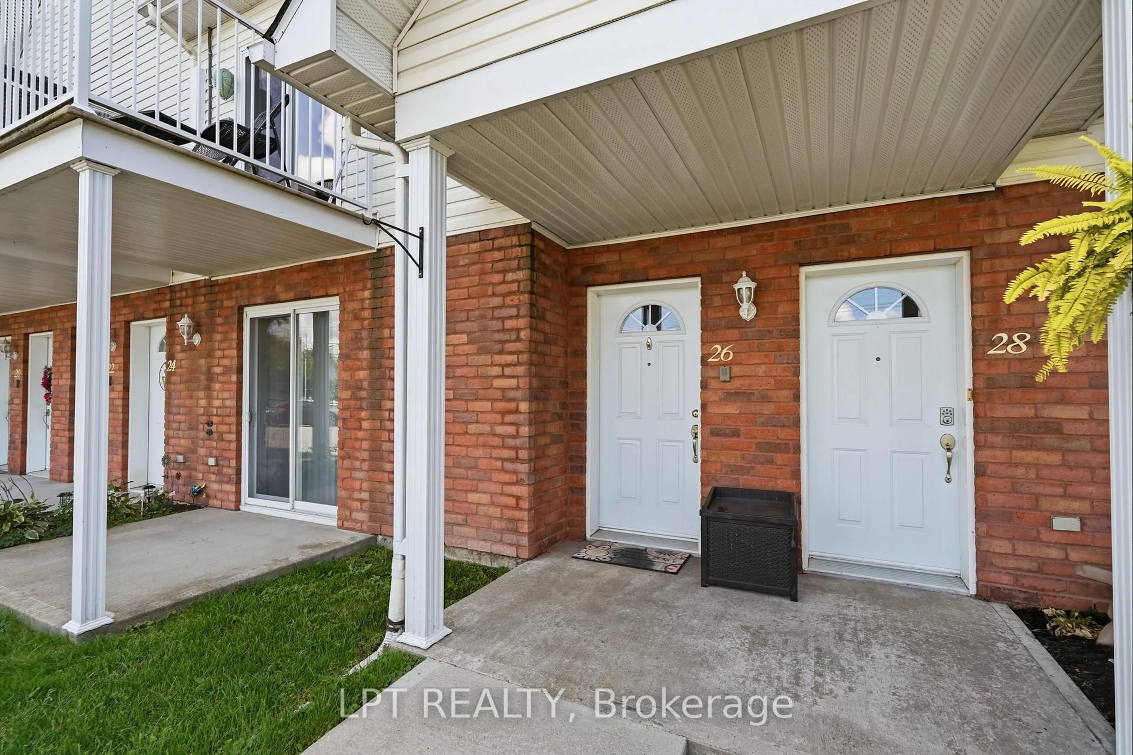 Indoor entryway for 26 Pendleton St #26, Champlain Ontario K0B 1R0