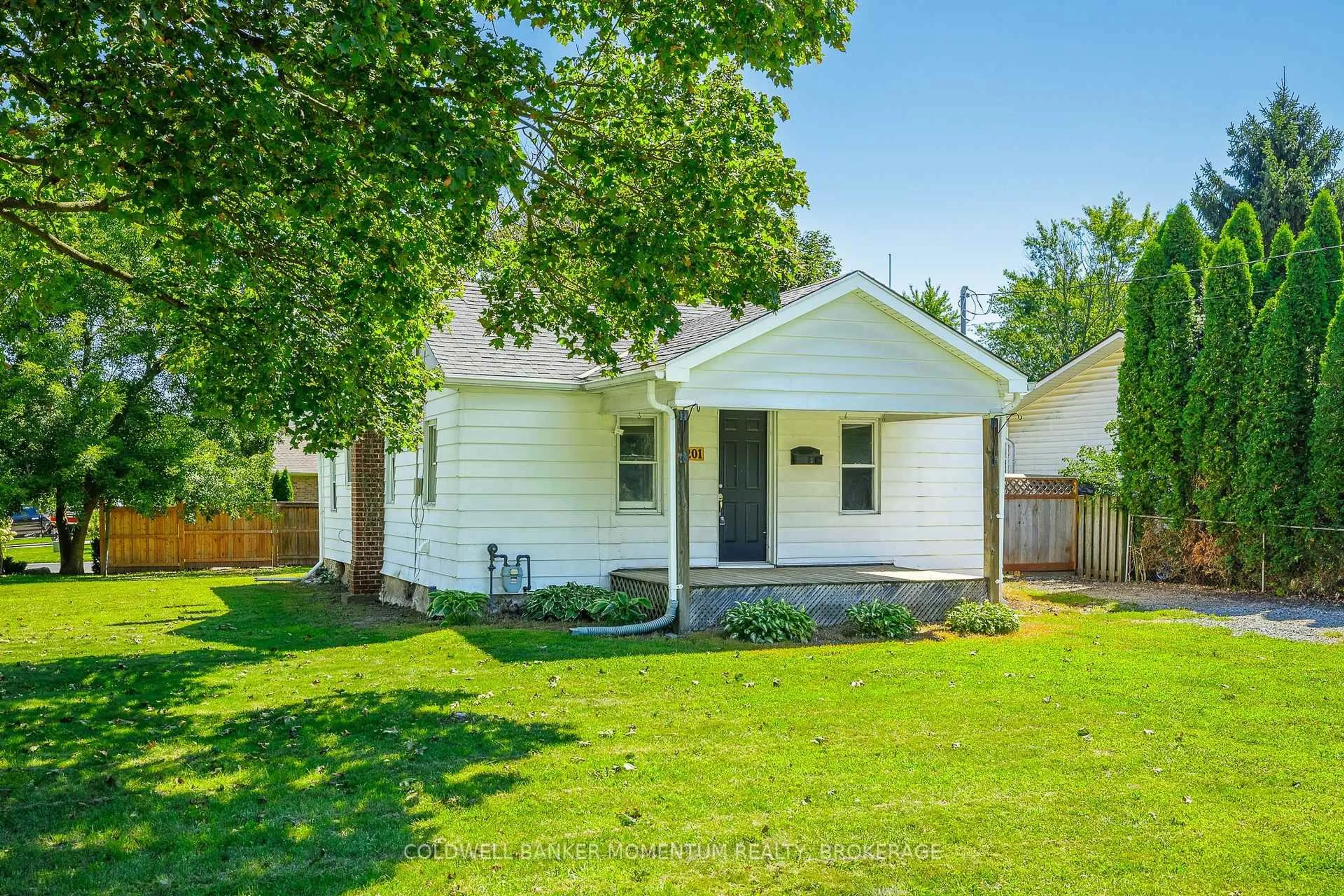 Home with vinyl exterior material, street for 1201 Pelham St, Pelham Ontario L0S 1E0
