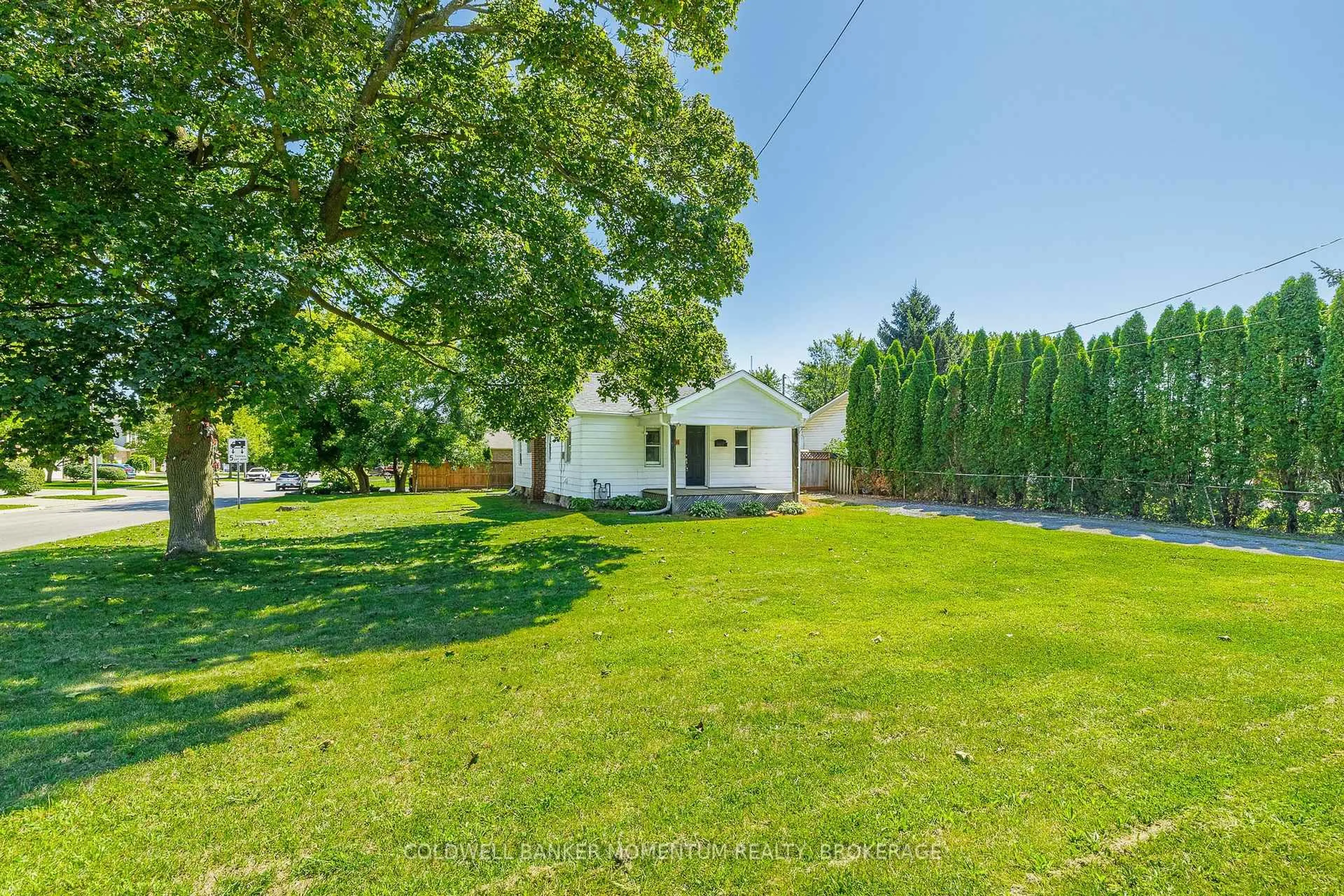 A pic from outside/outdoor area/front of a property/back of a property/a pic from drone, unknown for 1201 Pelham St, Pelham Ontario L0S 1E0