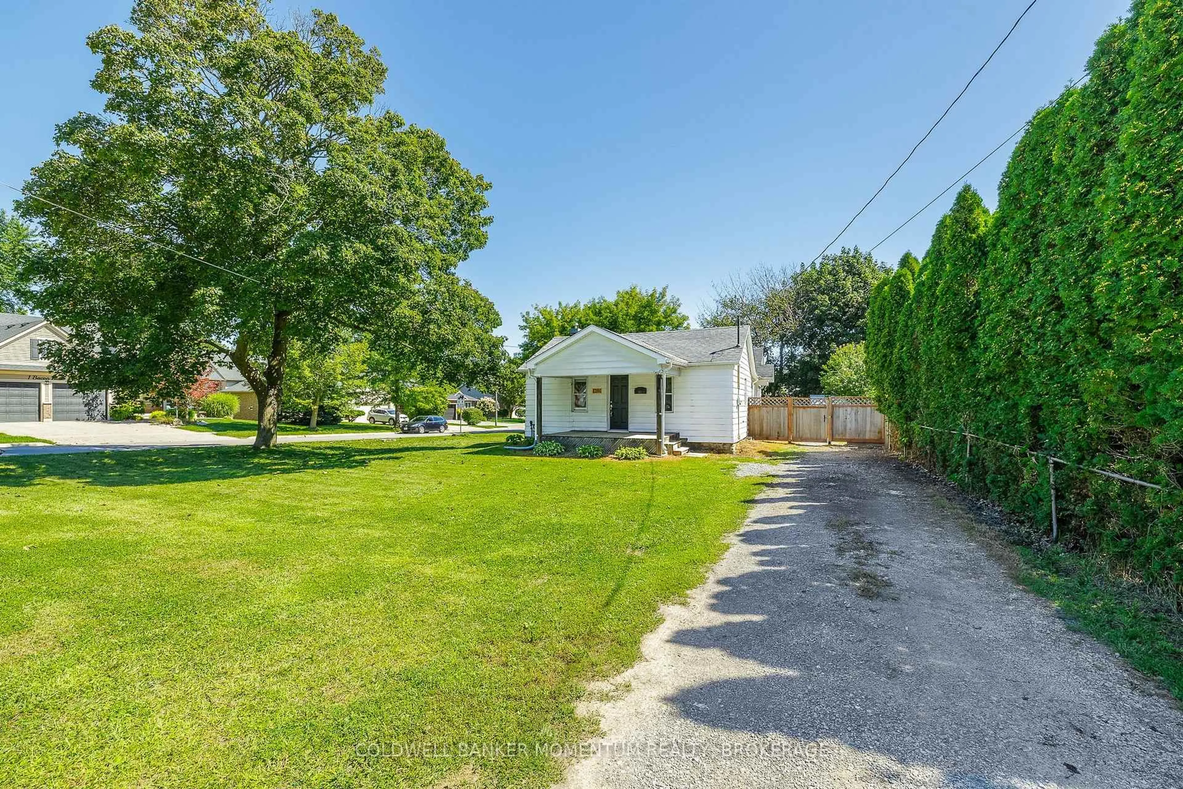 A pic from outside/outdoor area/front of a property/back of a property/a pic from drone, street for 1201 Pelham St, Pelham Ontario L0S 1E0