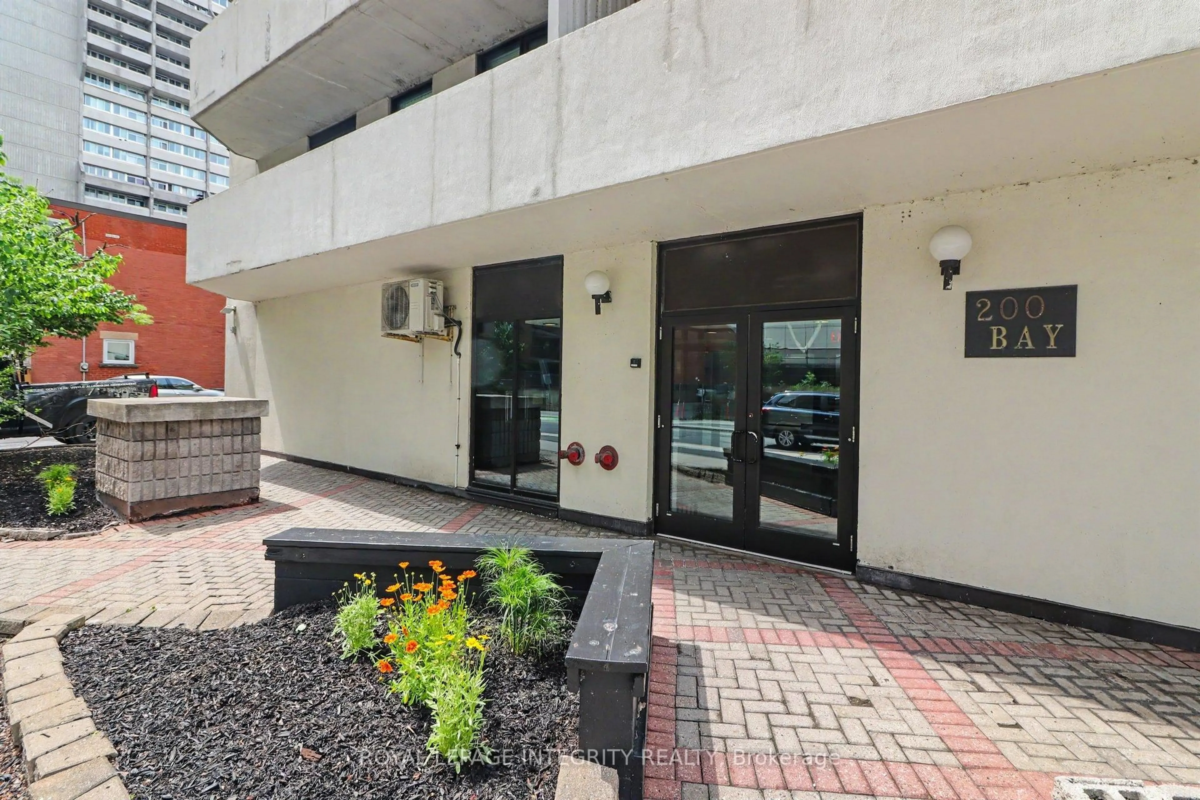 Unknown for 200 Bay St #102, Ottawa Ontario K1R 7W8