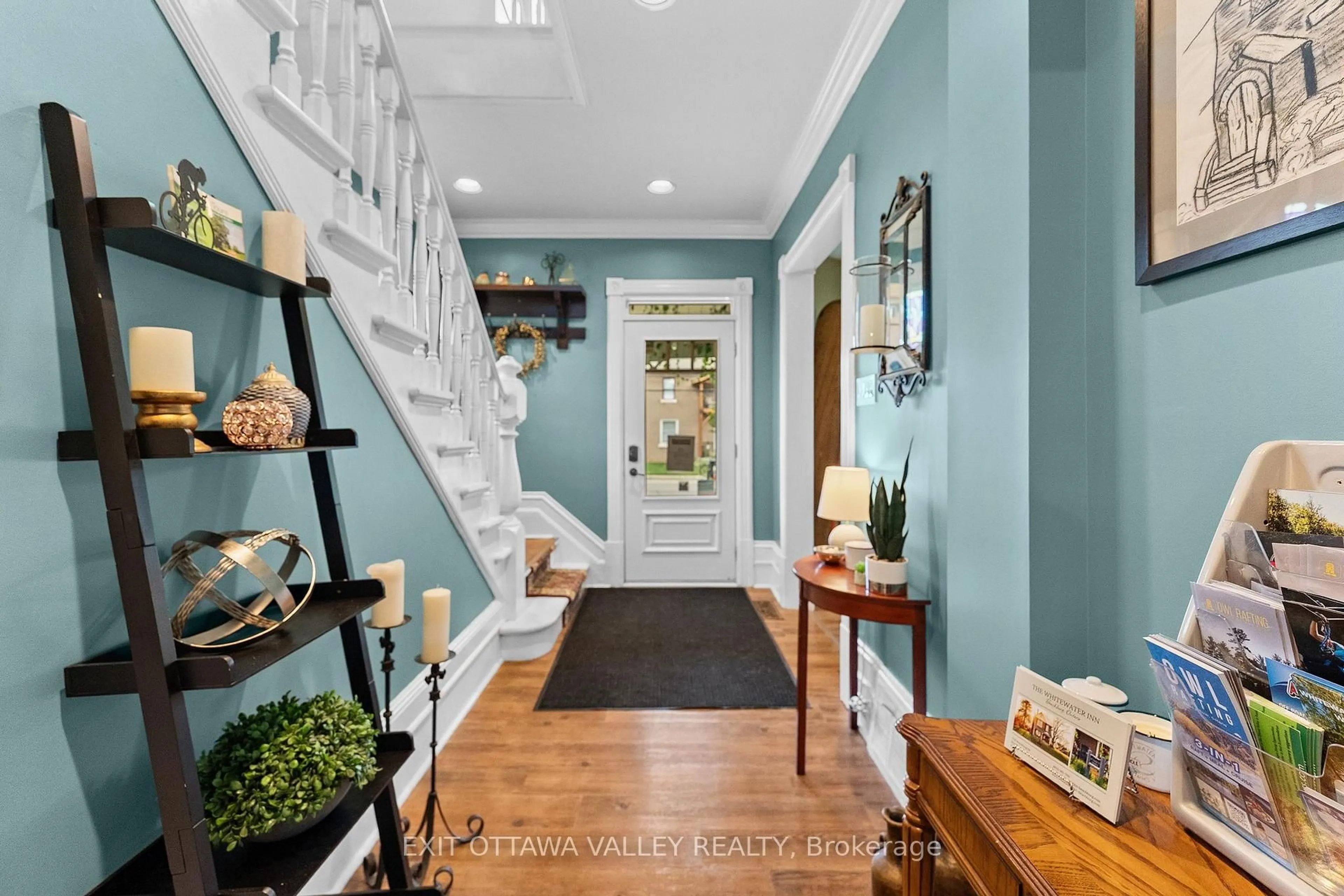 Indoor entryway for 1739 Beachburg Rd, Beachburg Ontario K0J 1C0