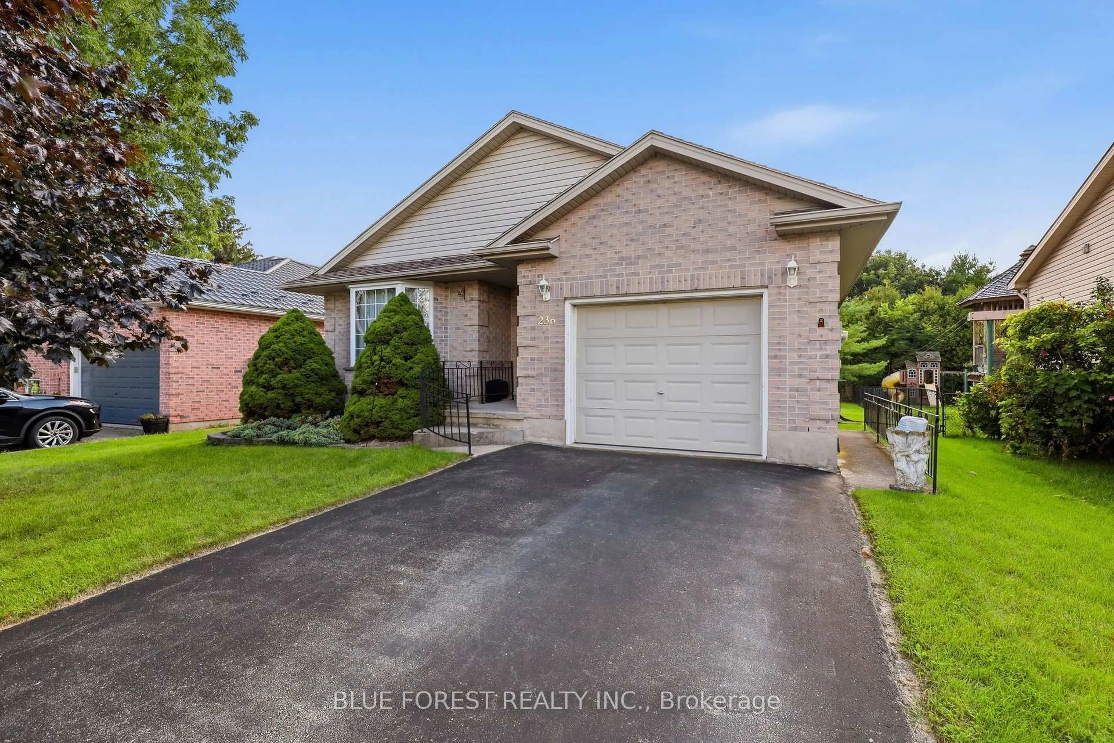 Home with brick exterior material, street for 236 Margaret St, Dutton/Dunwich Ontario N0L 1J0
