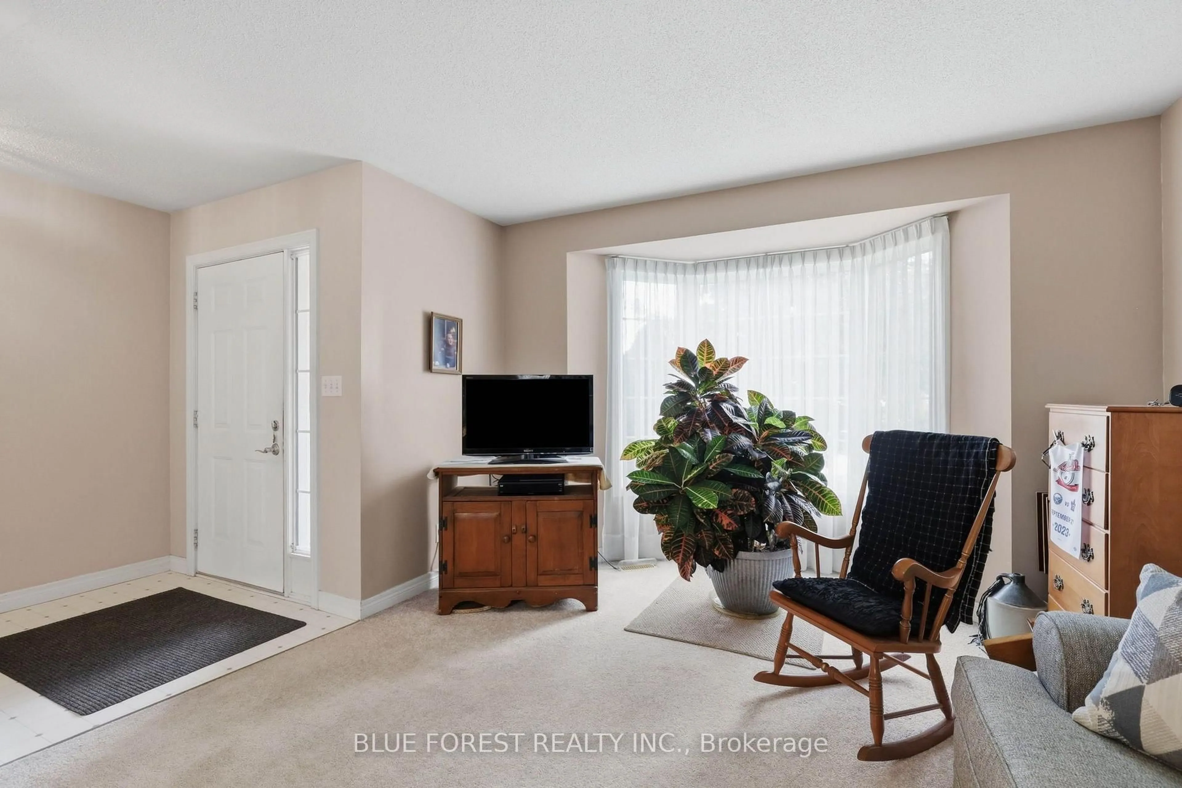 Living room with furniture, unknown for 236 Margaret St, Dutton/Dunwich Ontario N0L 1J0