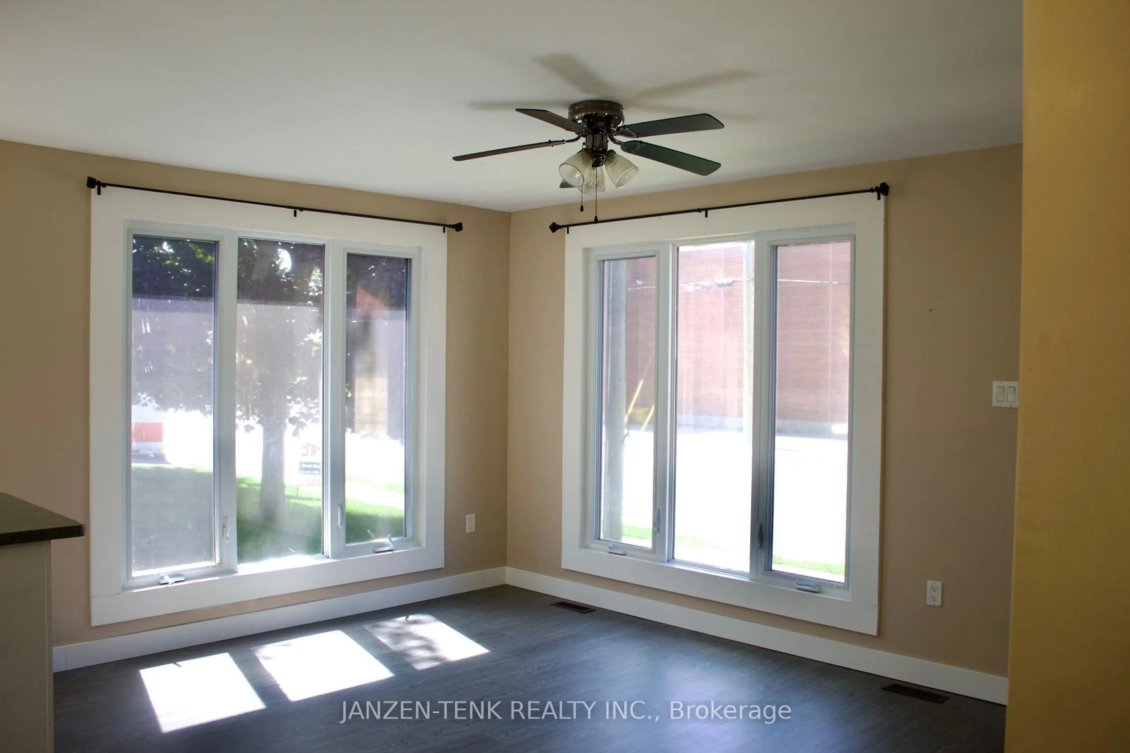 A pic of a room for 15 St Andrew St, Aylmer Ontario N5H 2M9