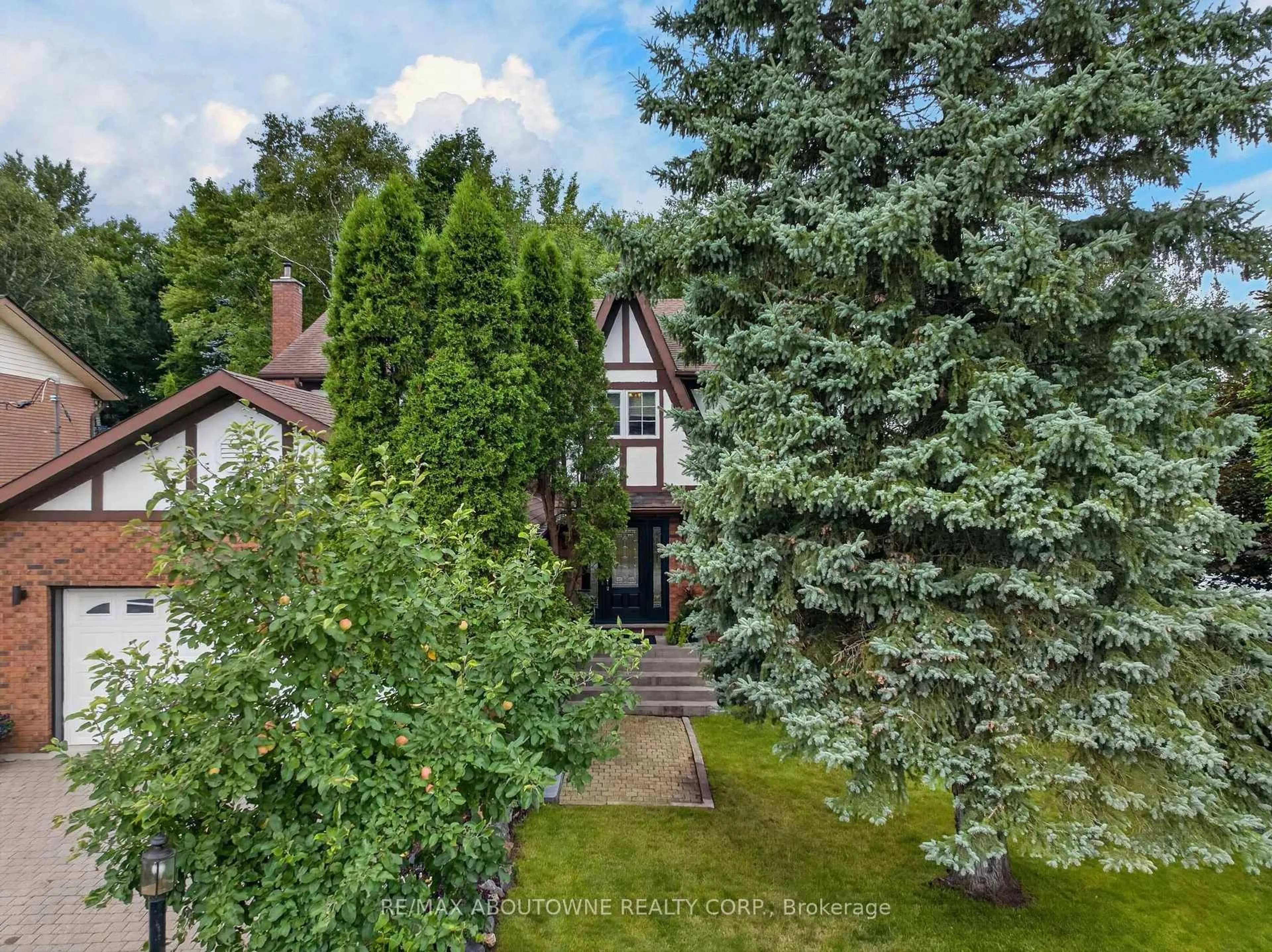 A pic from outside/outdoor area/front of a property/back of a property/a pic from drone, unknown for 2023 Latimer Cres, Greater Sudbury Ontario P3E 5N6