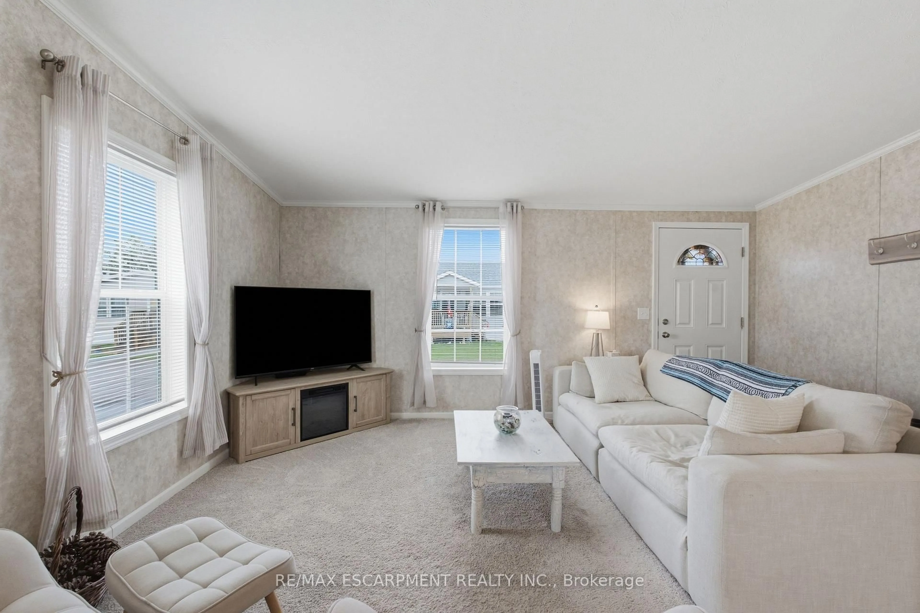 Living room with furniture, unknown for 10 Marsh Cove, Haldimand Ontario N0A 1L0