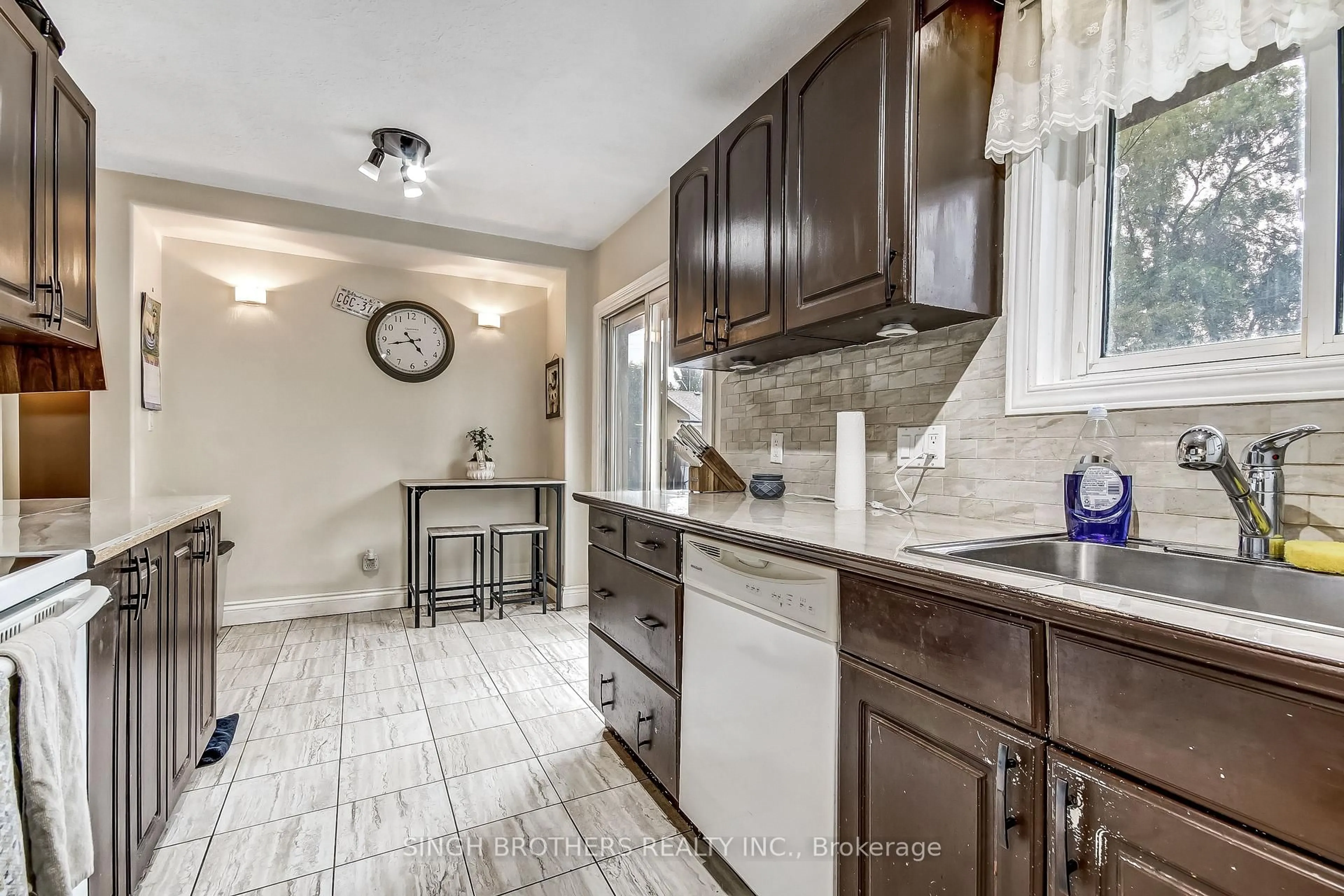 Unknown for 344 Springbank Ave, Woodstock Ontario N4S 7R6