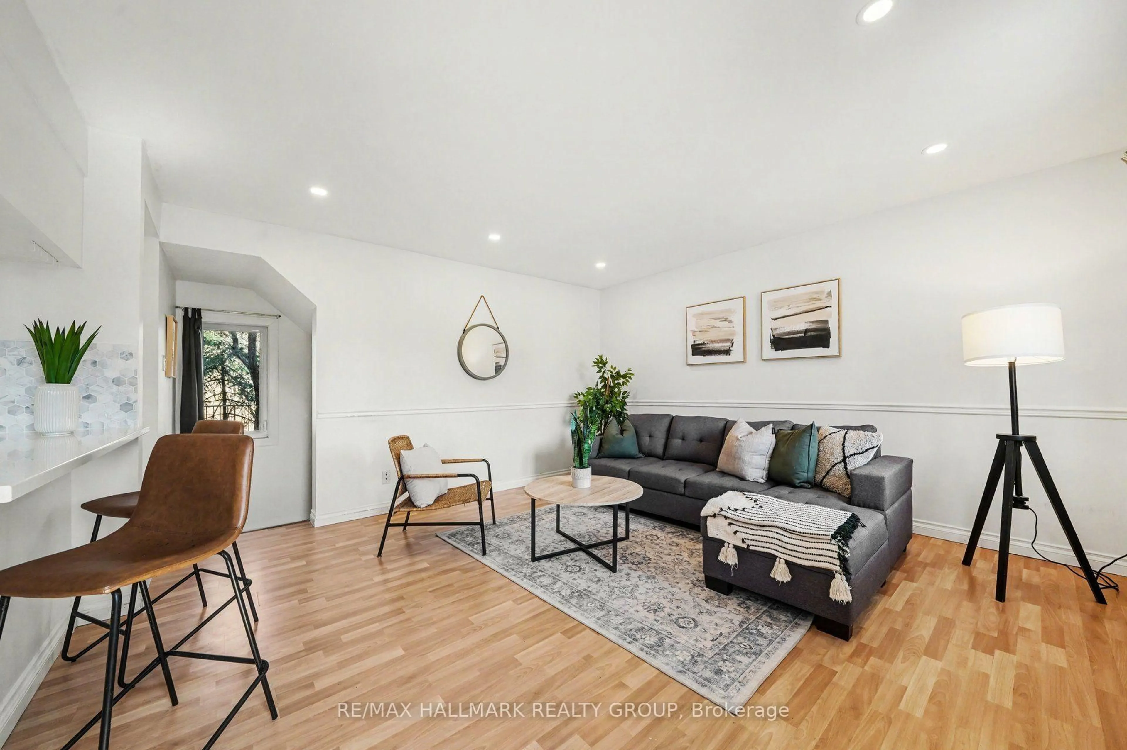 Living room with furniture, unknown for 1204 Shillington Ave #15, Ottawa Ontario K1Z 7Z4