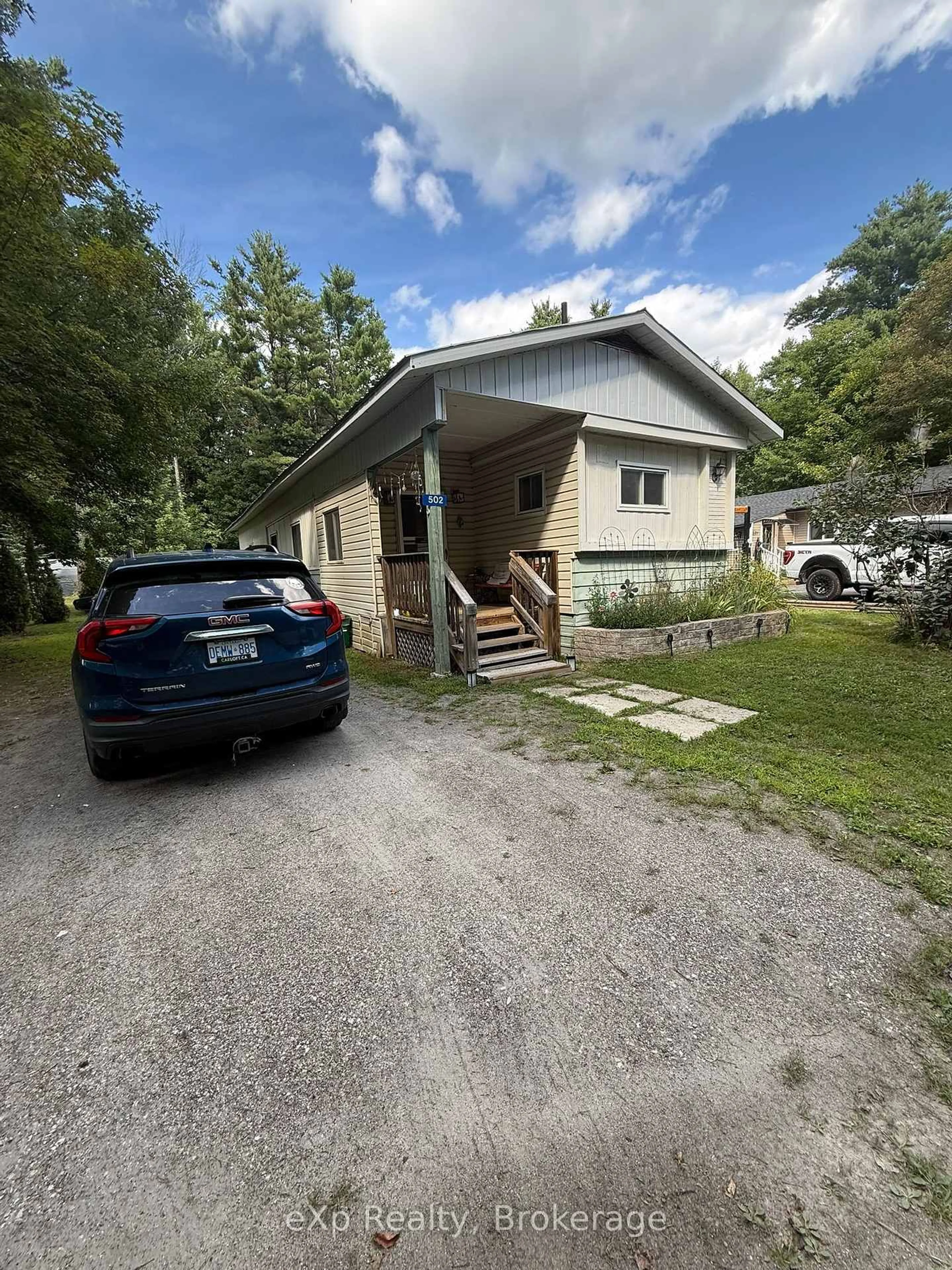 A pic from outside/outdoor area/front of a property/back of a property/a pic from drone, street for 1713 Highway 11 South Highway #502, Gravenhurst Ontario P0E 1G0