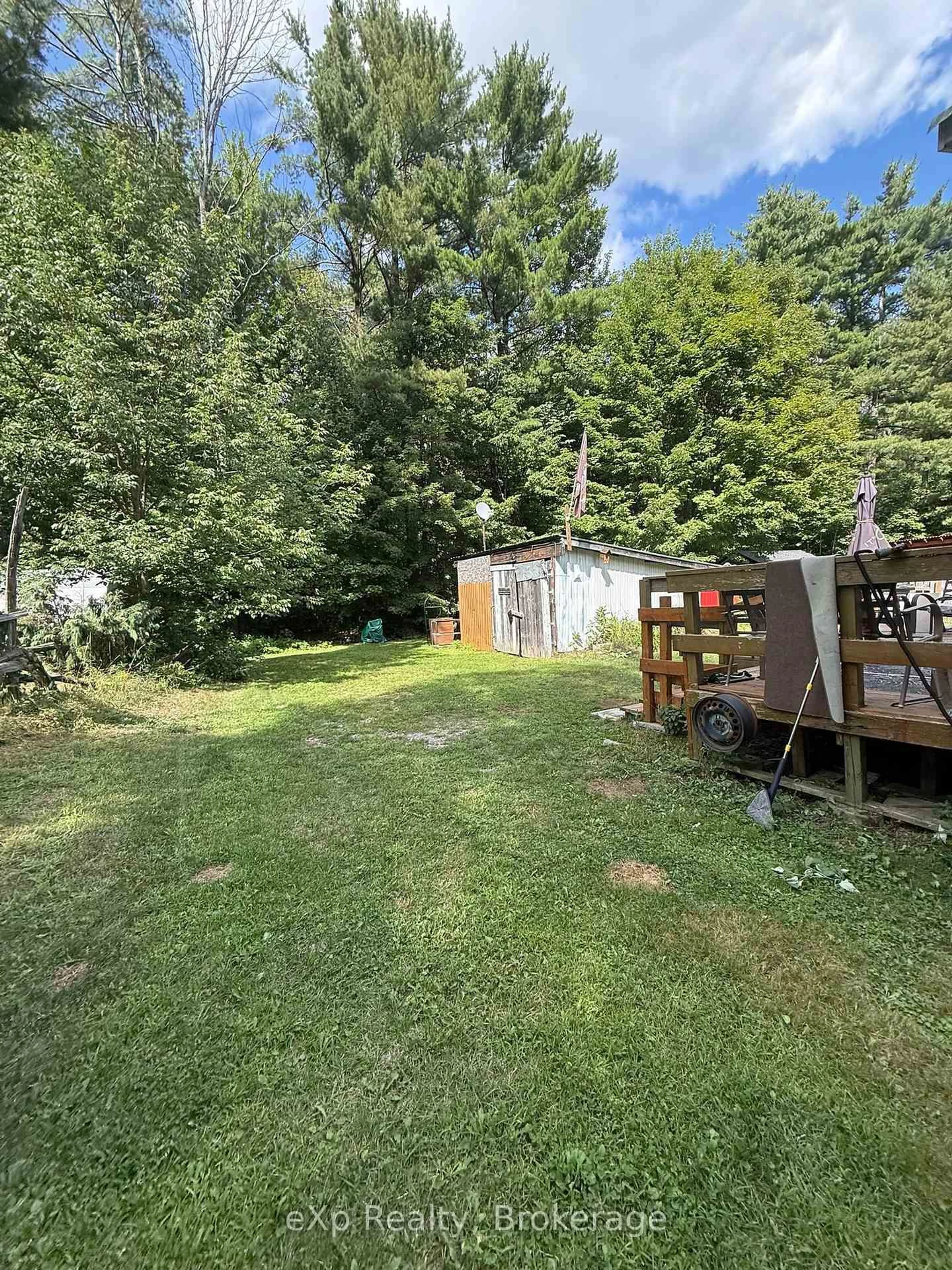 Shed for 1713 Highway 11 South Highway #502, Gravenhurst Ontario P0E 1G0