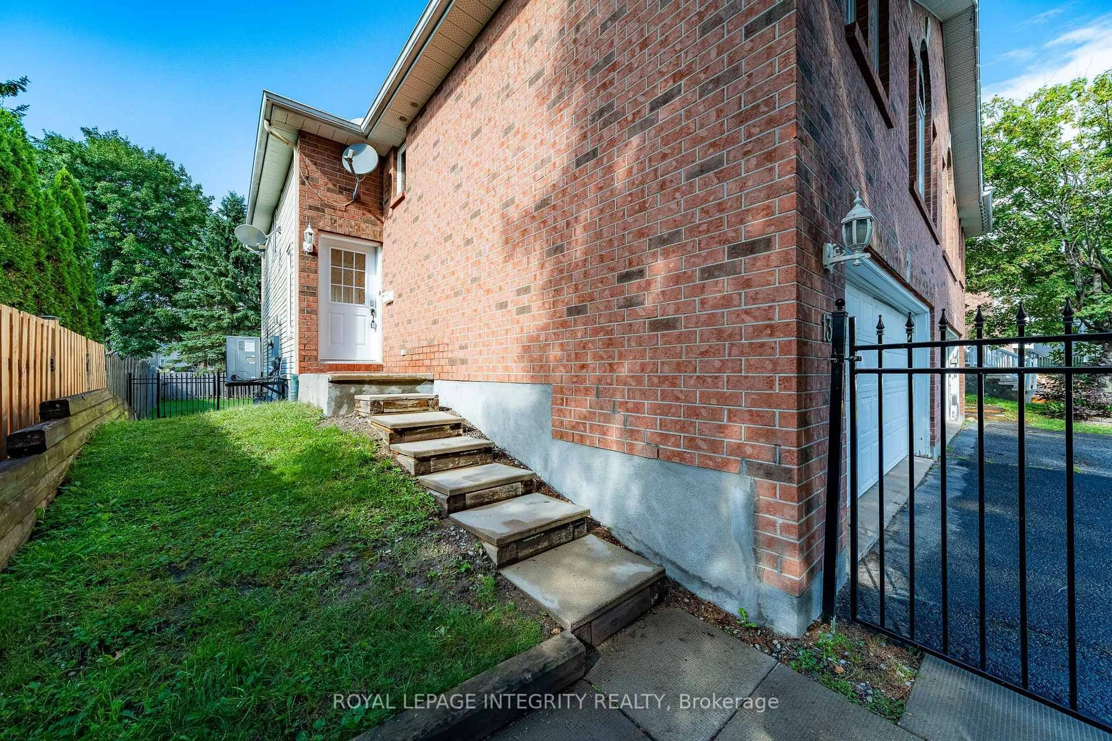 Unknown for 133 Mountshannon Dr, Ottawa Ontario K2J 4M5