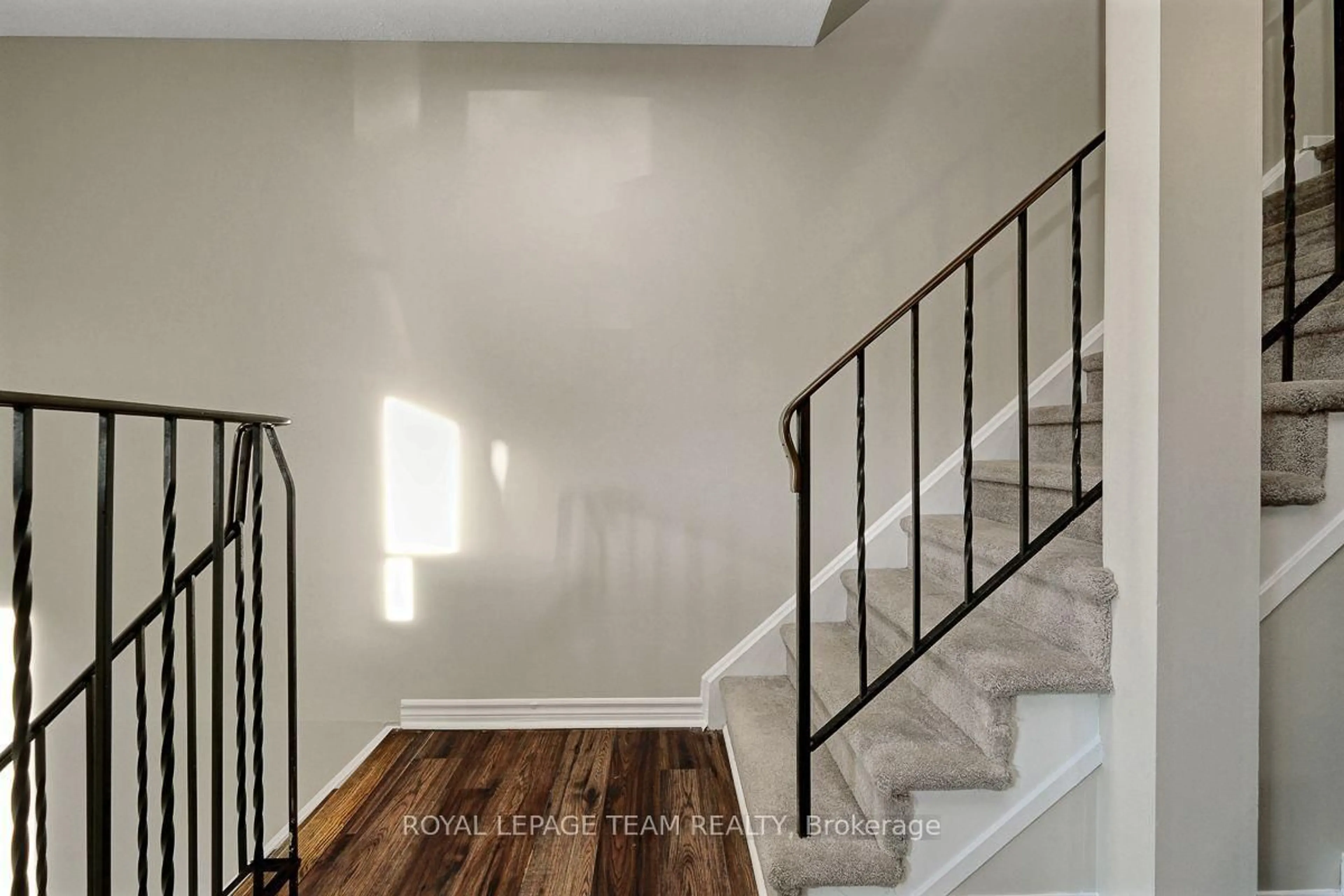 Stairs for 13 Woodvale Green Dr #100, Ottawa Ontario K2G 4H1
