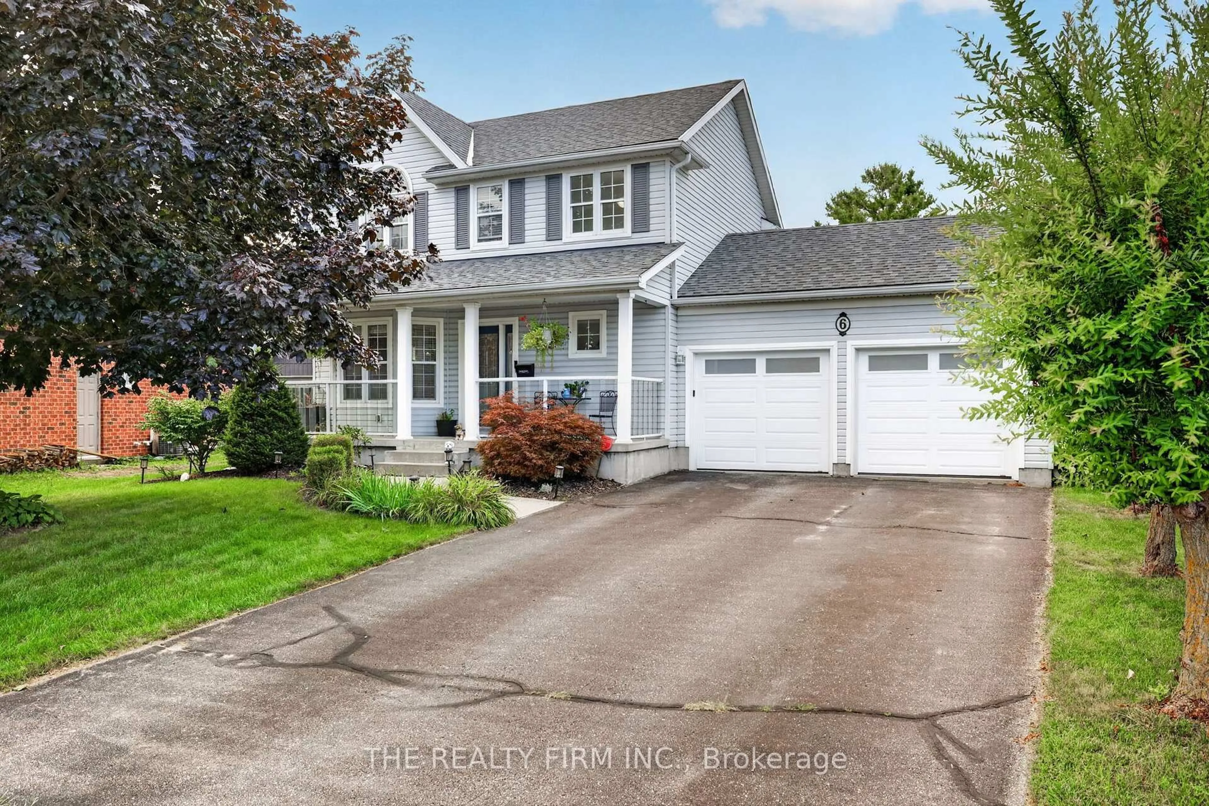Home with vinyl exterior material, street for 6 Oakdale Pl, Ingersoll Ontario N5C 4E4