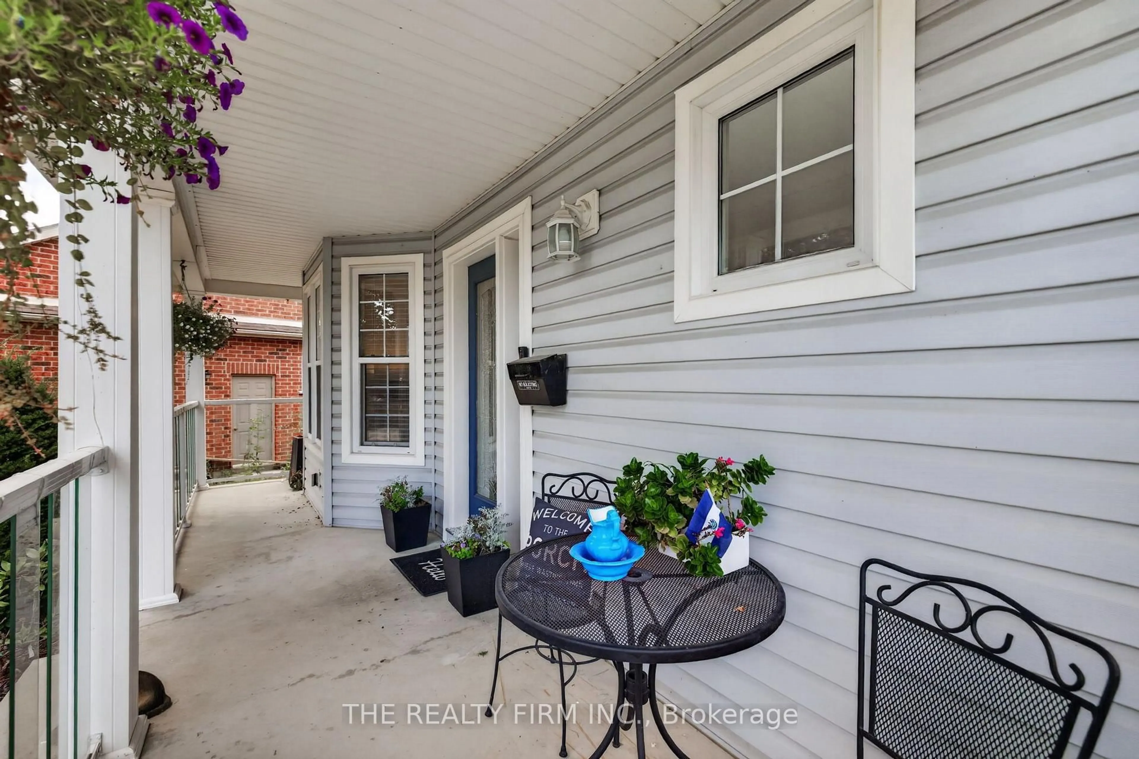 Patio, street for 6 Oakdale Pl, Ingersoll Ontario N5C 4E4
