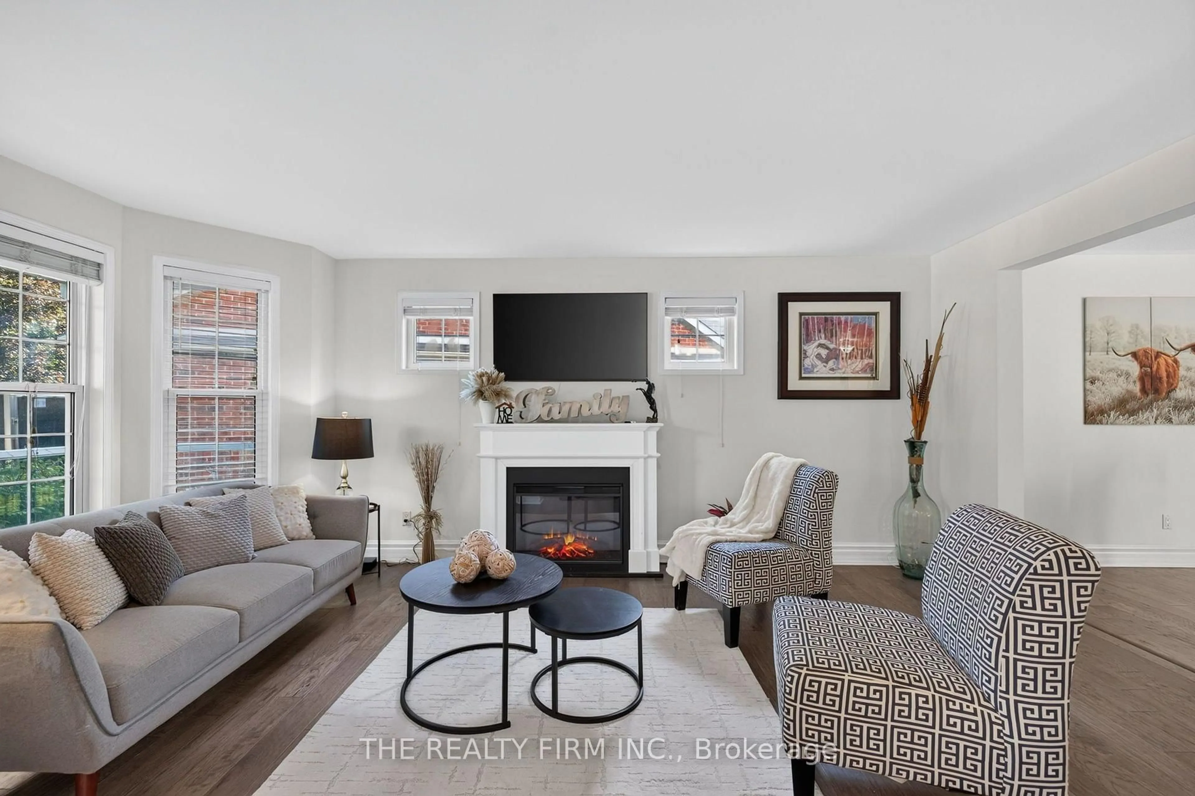 Living room with furniture, unknown for 6 Oakdale Pl, Ingersoll Ontario N5C 4E4