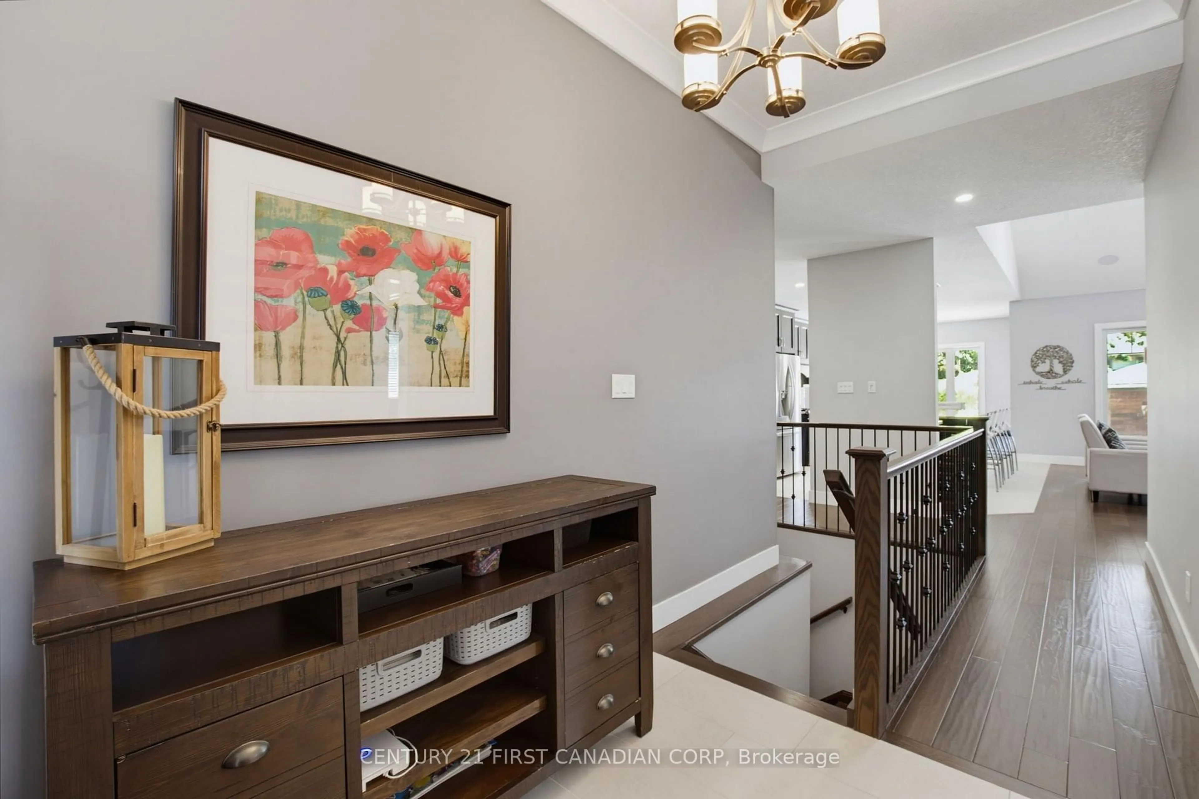Indoor entryway for 183 Acton St, Strathroy-Caradoc Ontario N6G 5L7