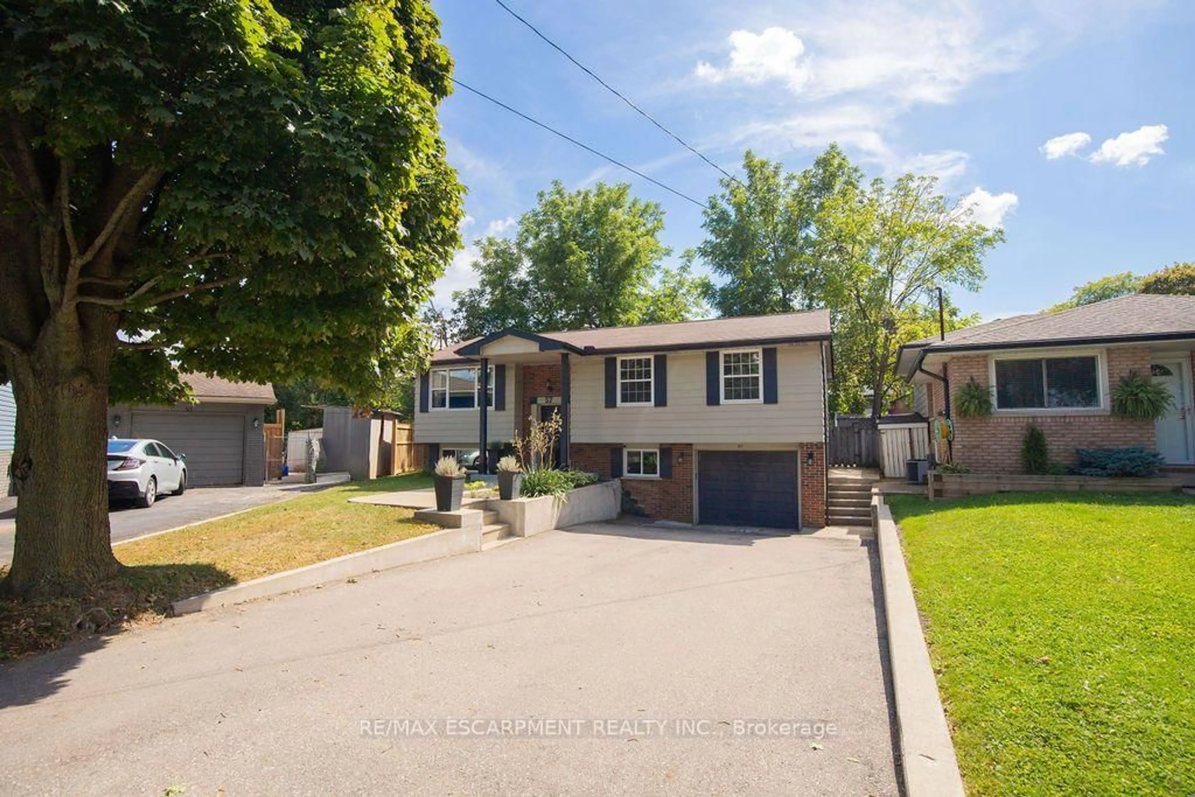 Unknown for 57 Valery Crt, Hamilton Ontario L9C 2W2