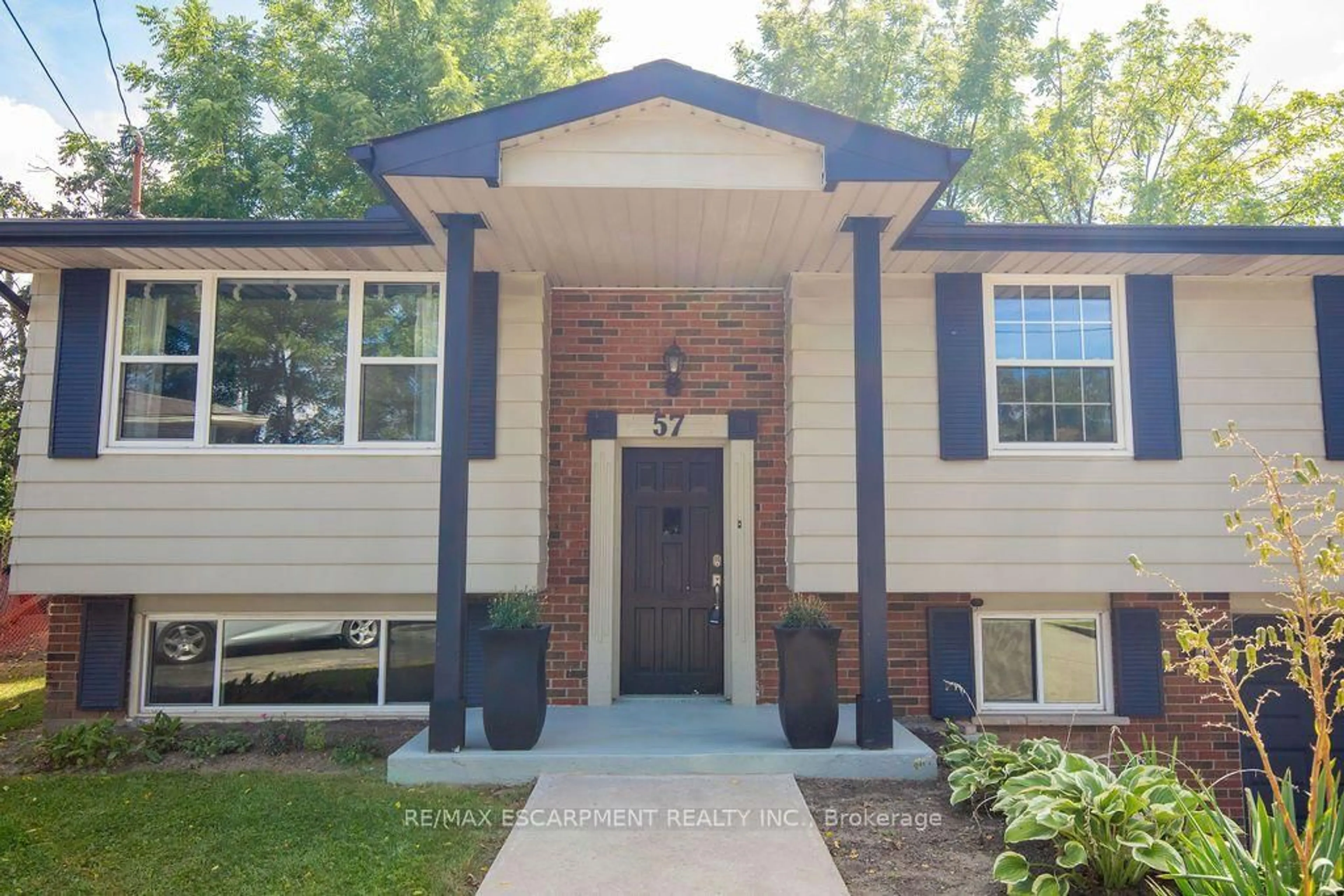 Home with vinyl exterior material, unknown for 57 Valery Crt, Hamilton Ontario L9C 2W2