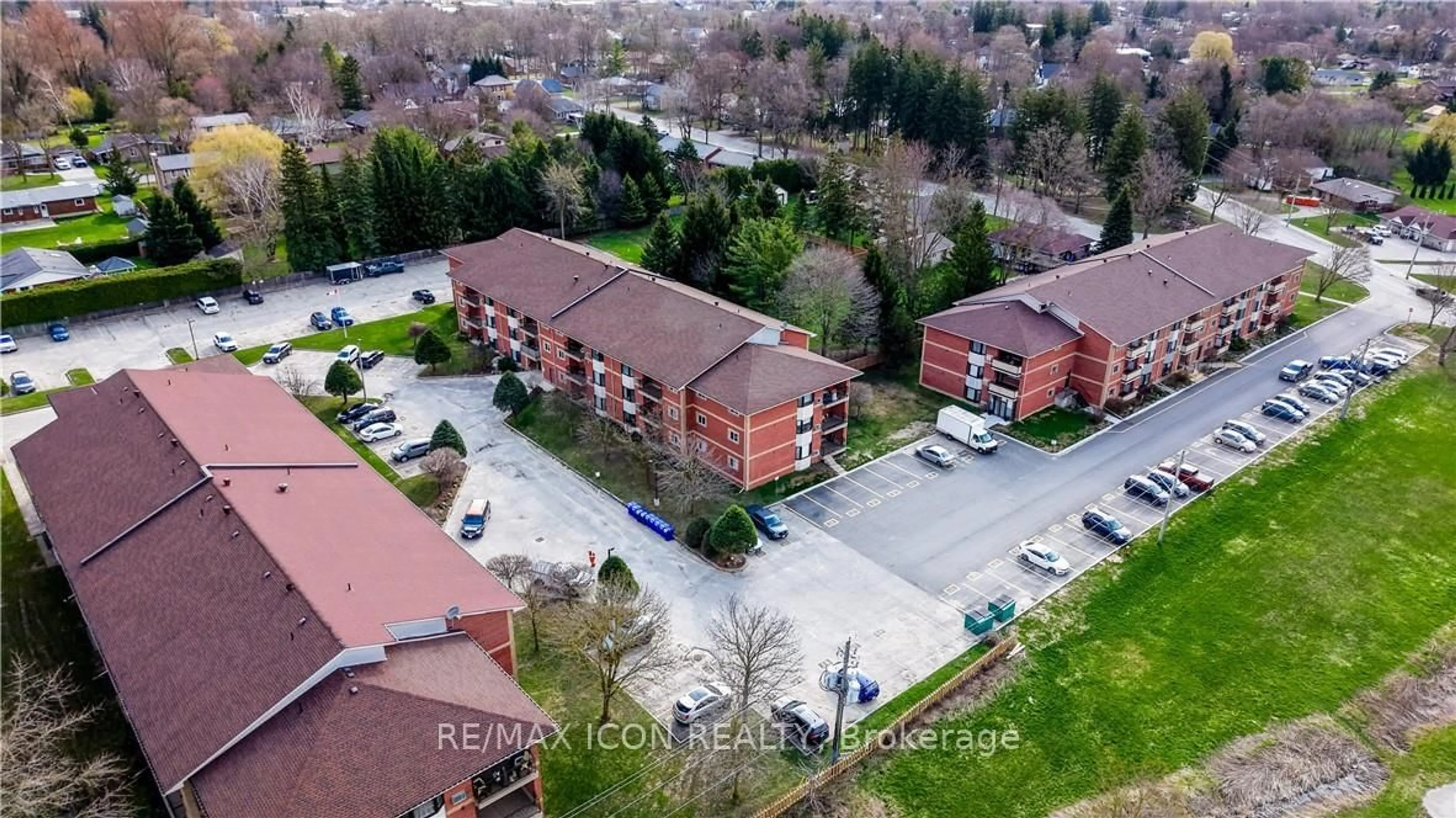 A pic from outside/outdoor area/front of a property/back of a property/a pic from drone, unknown for 440 Durham St #5, Wellington North Ontario N0G 2L1