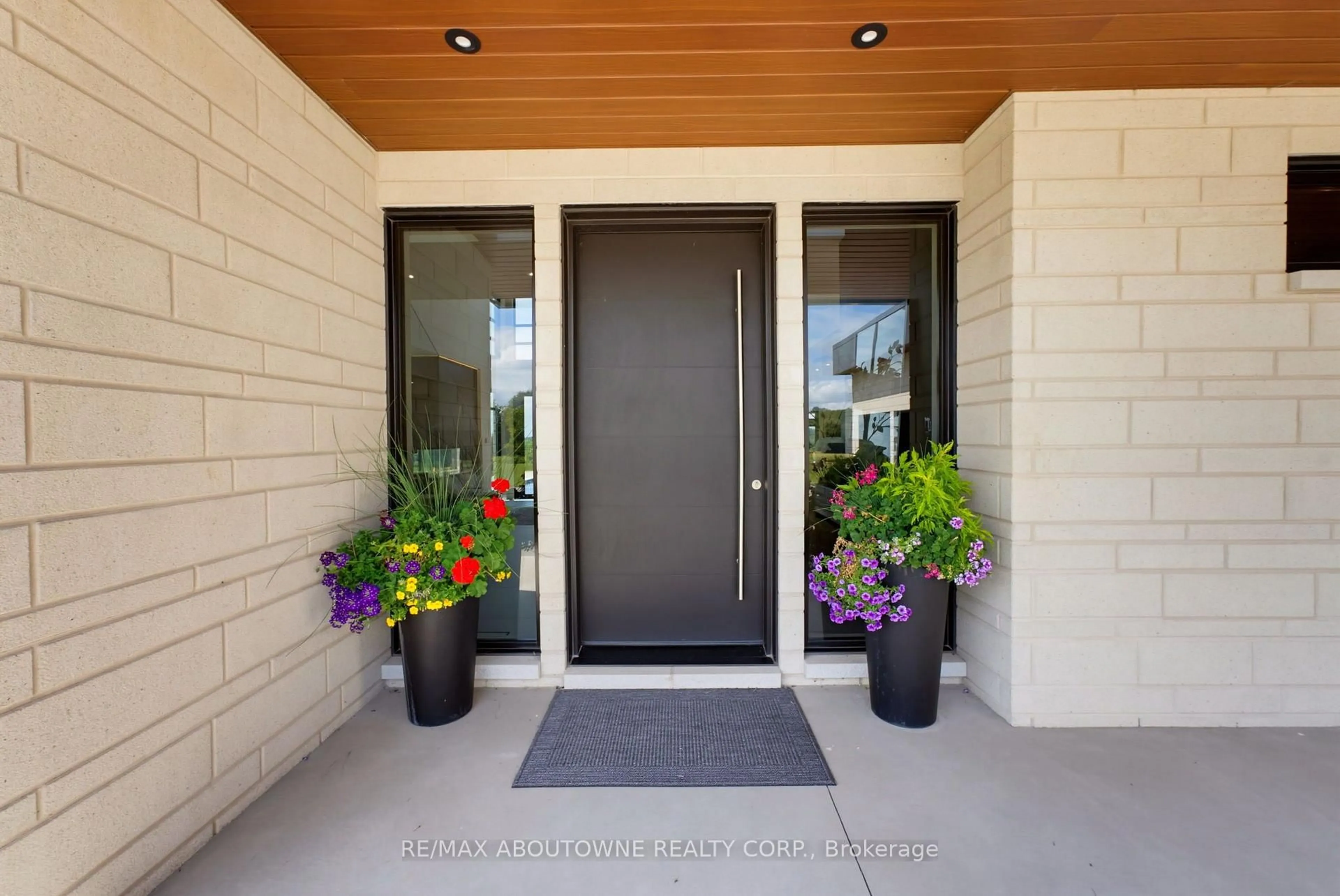 Indoor entryway for 5709 Fourth Line, Erin Ontario N0B 1Z0