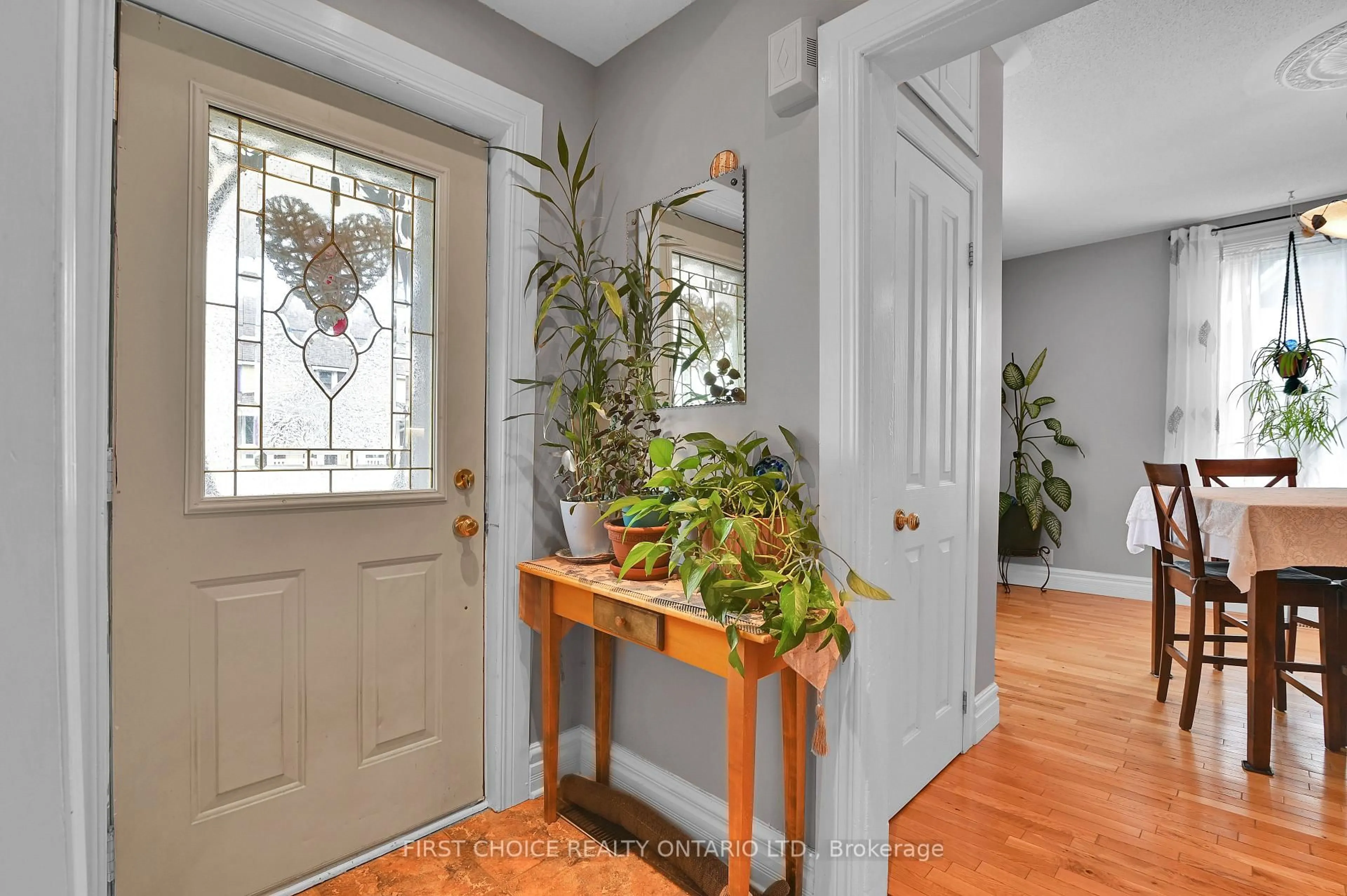 Indoor entryway for 235 Ottawa St, Almonte Ontario K0A 1A0